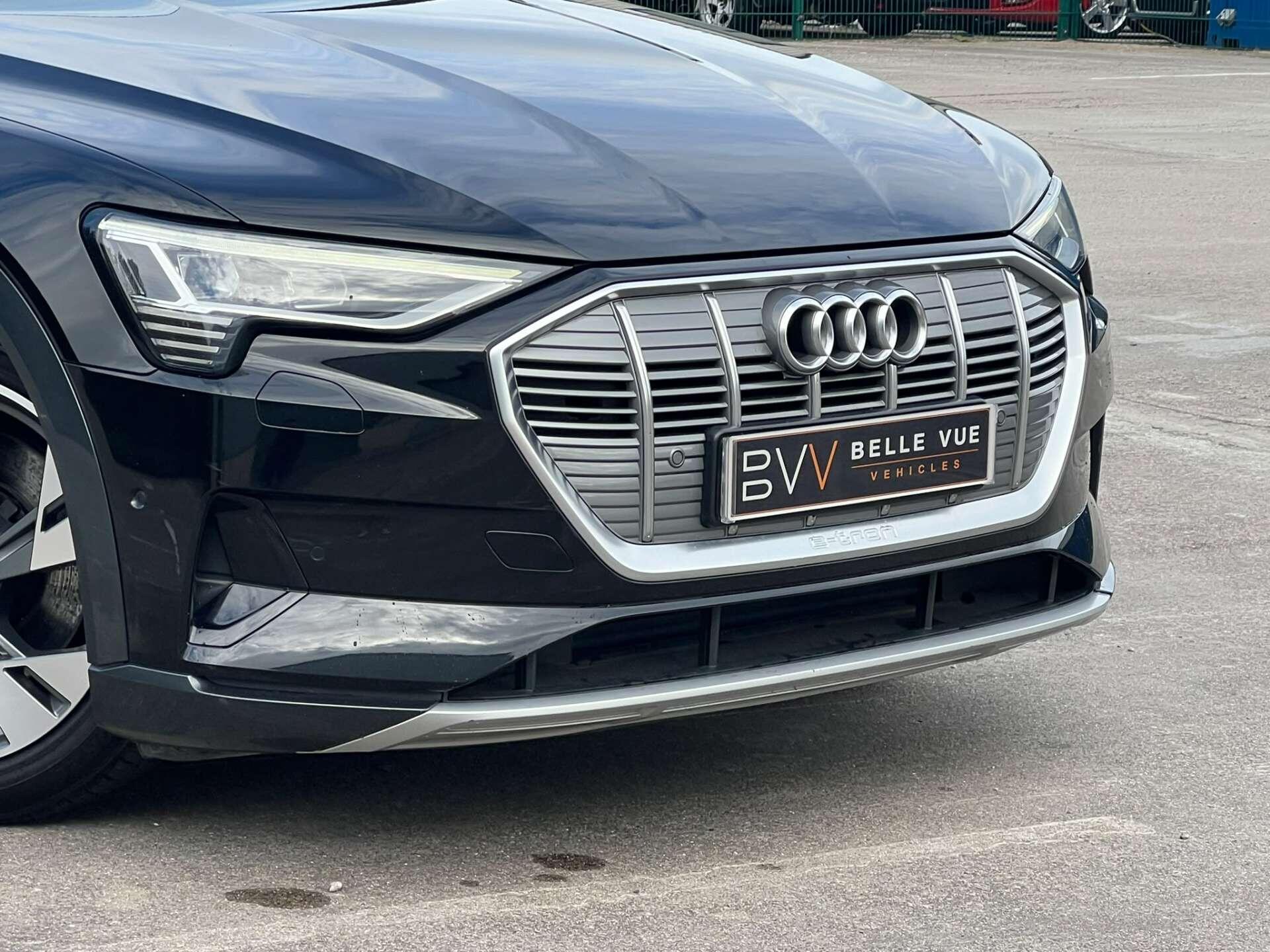 Audi E-Tron view 38