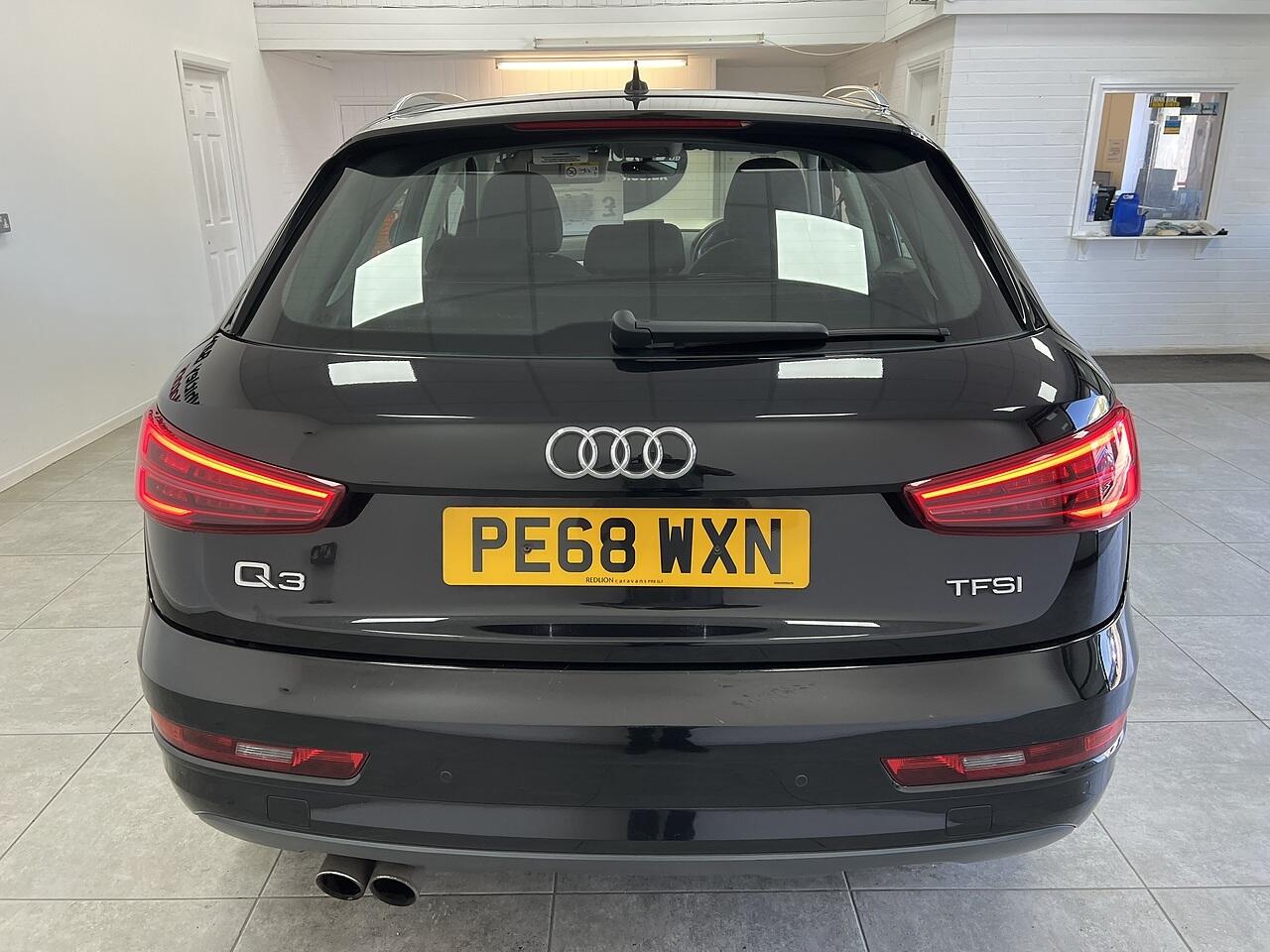 Audi Q3 view 3