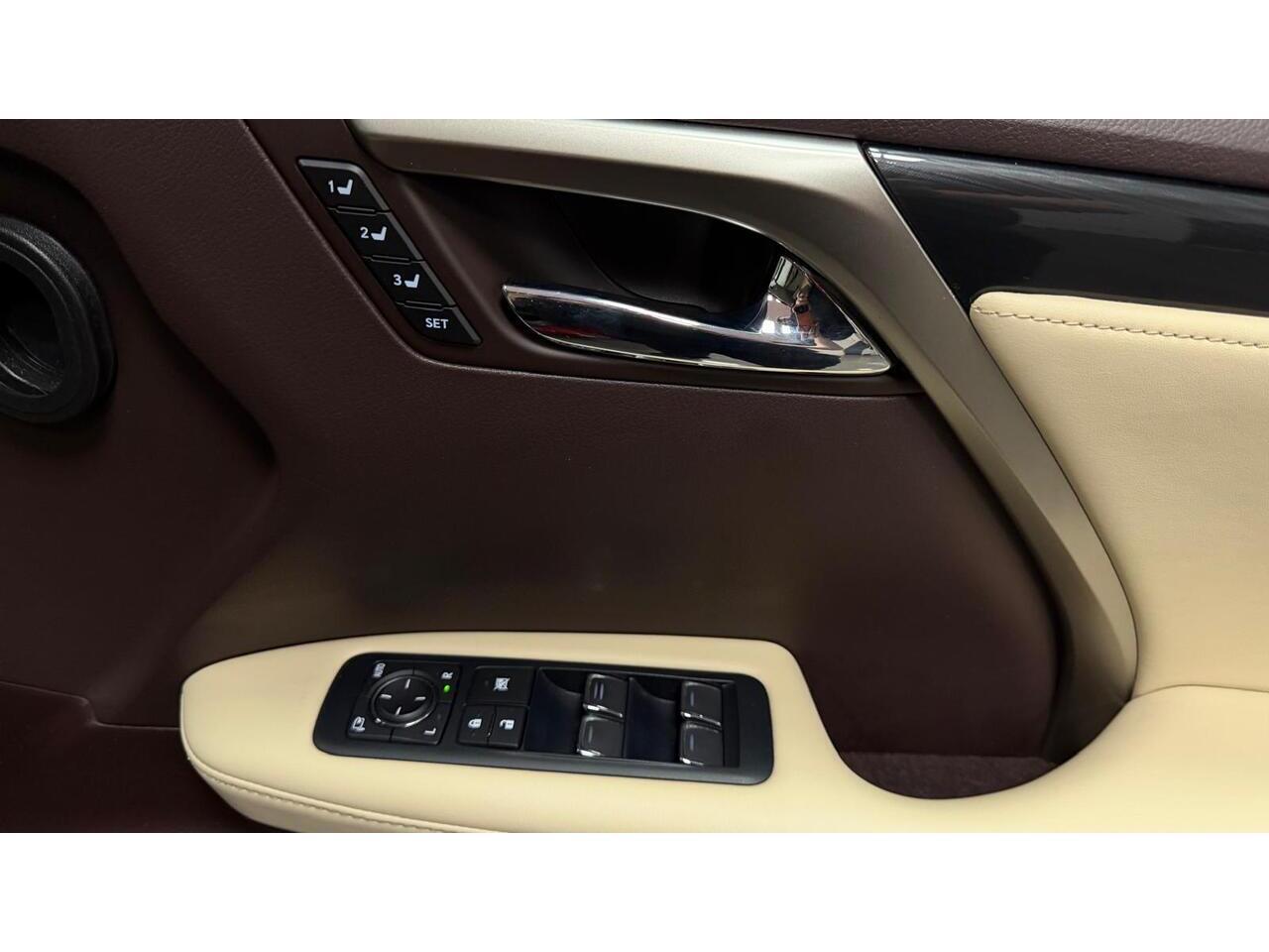 Lexus RX view 15