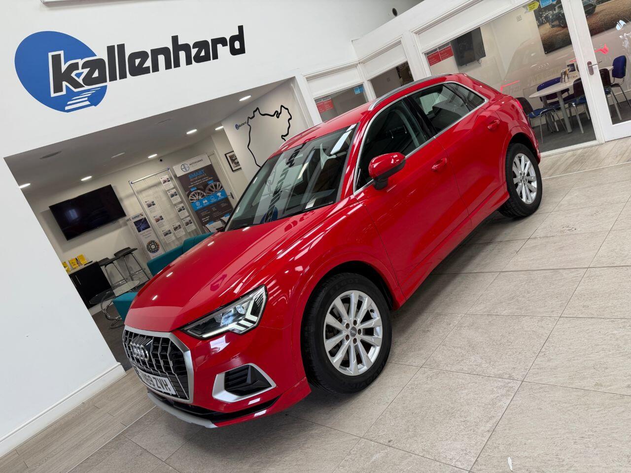 Audi Q3 view 11