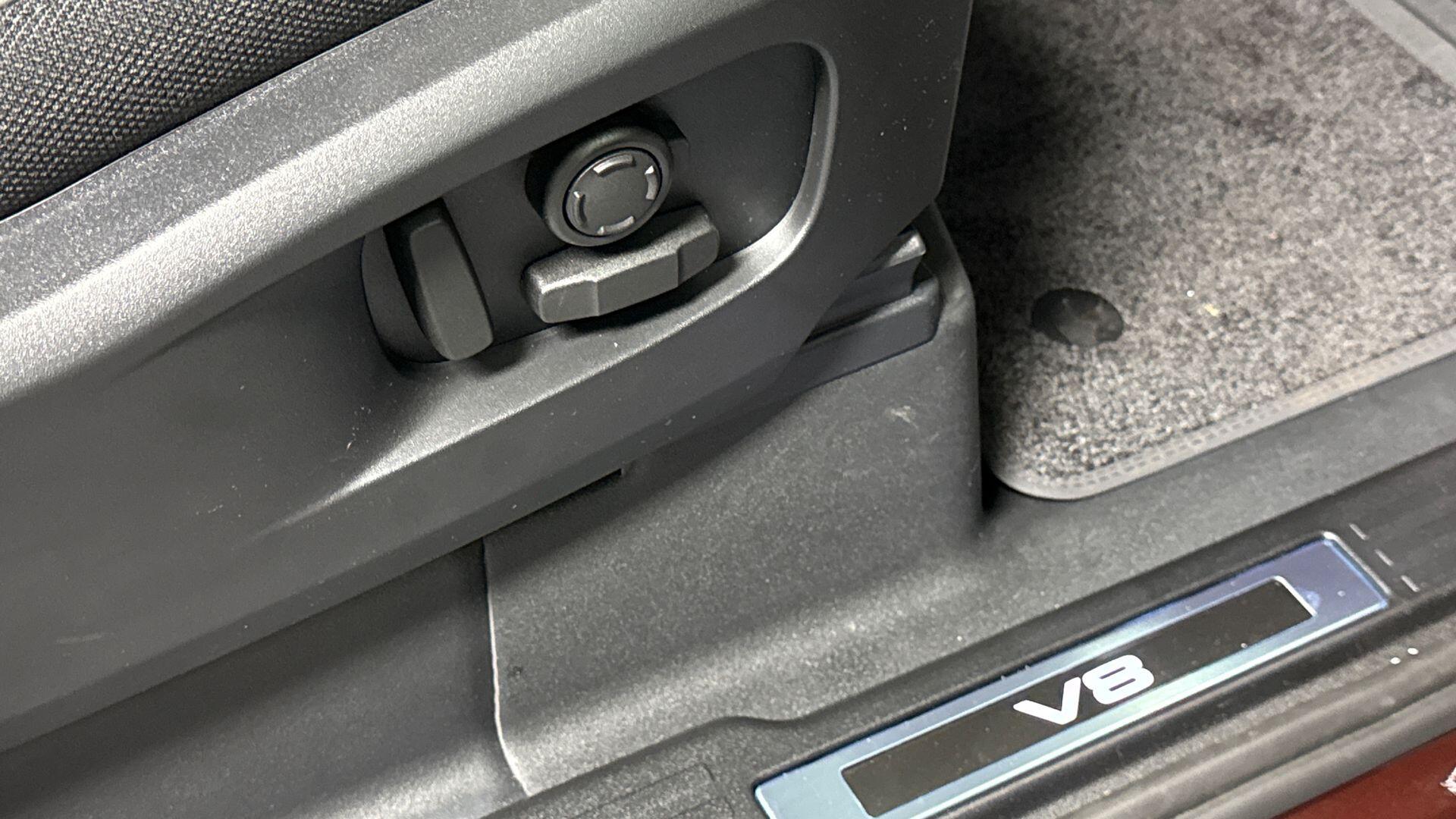 Land Rover Defender view 27