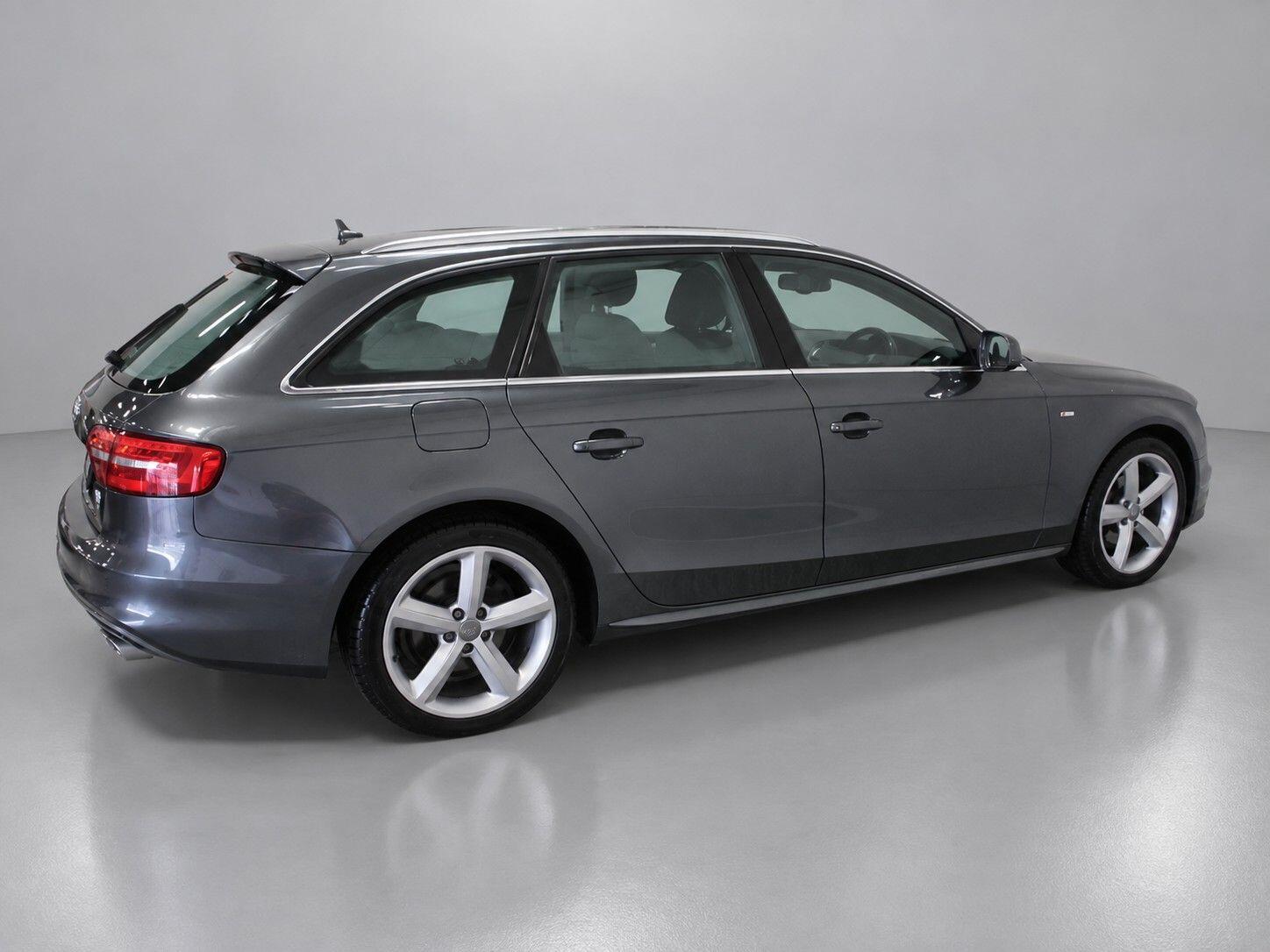 Audi A4 view 11