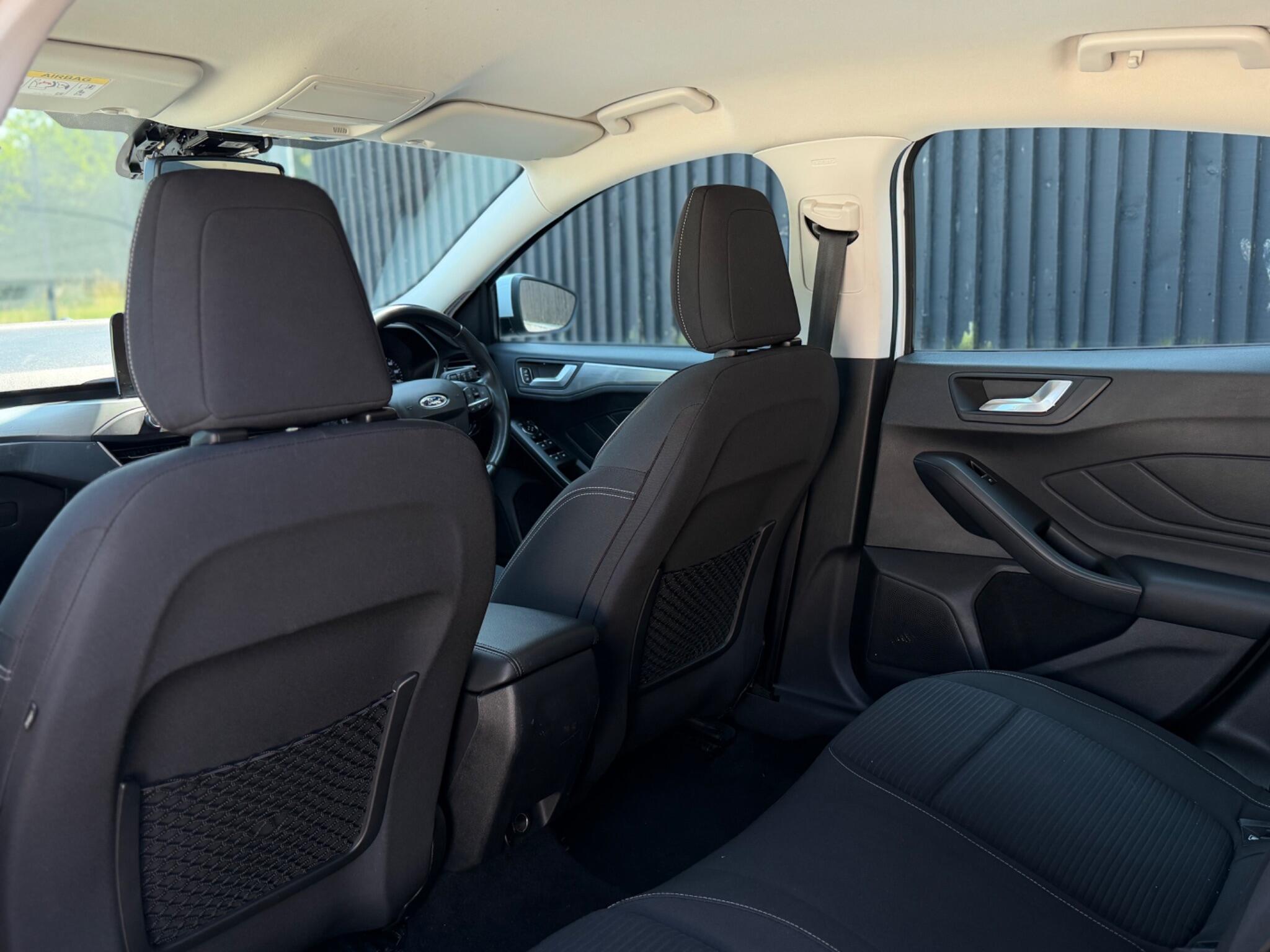 Ford Focus view 19