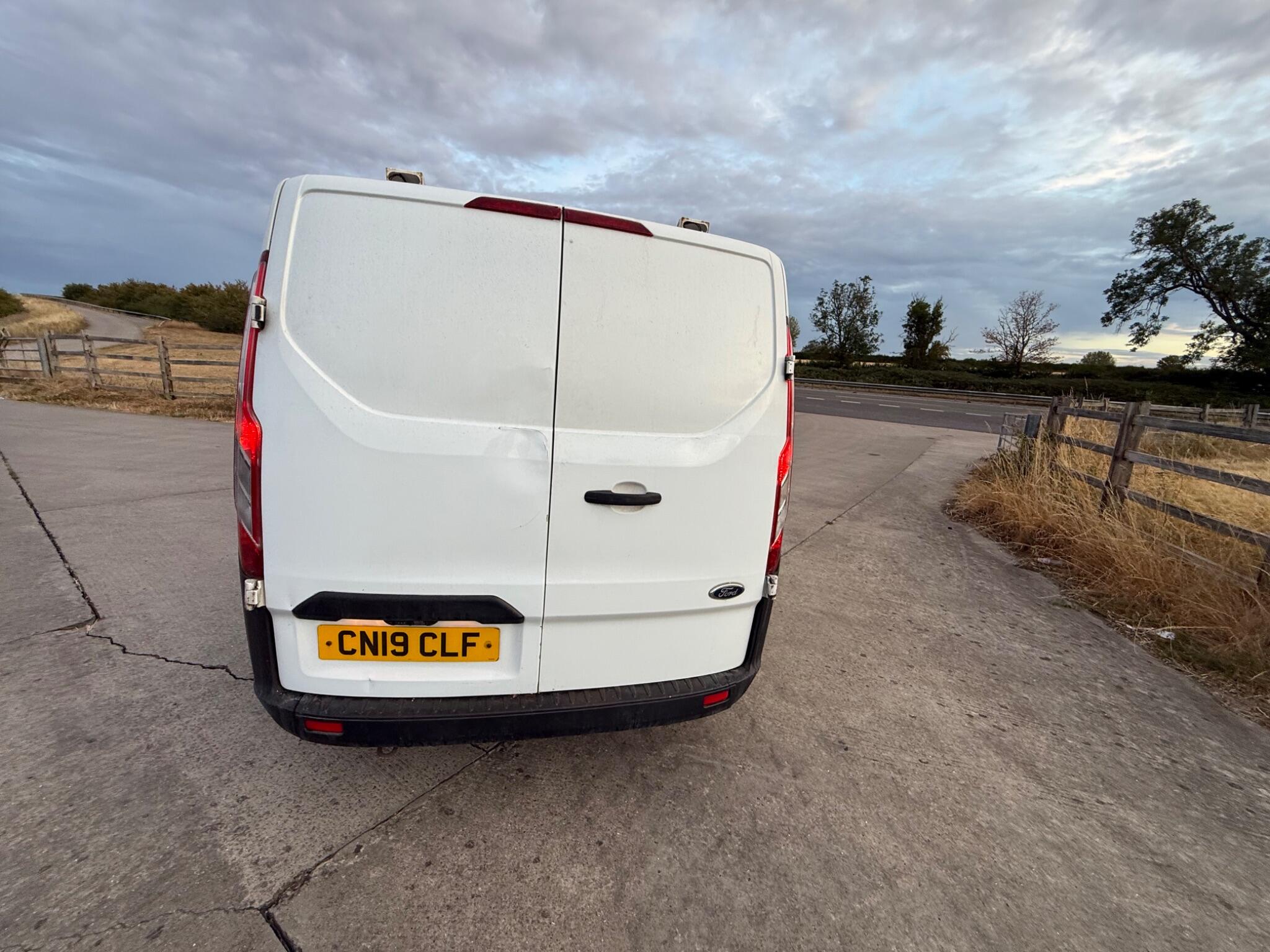 Ford Transit Custom 2.0 320 EcoBlue L1 H1 Euro 6 5dr — photo 13 of 82