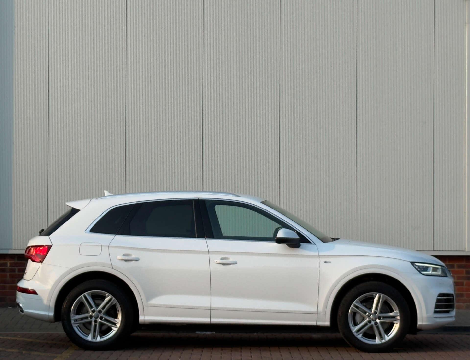 Audi Q5 view 9