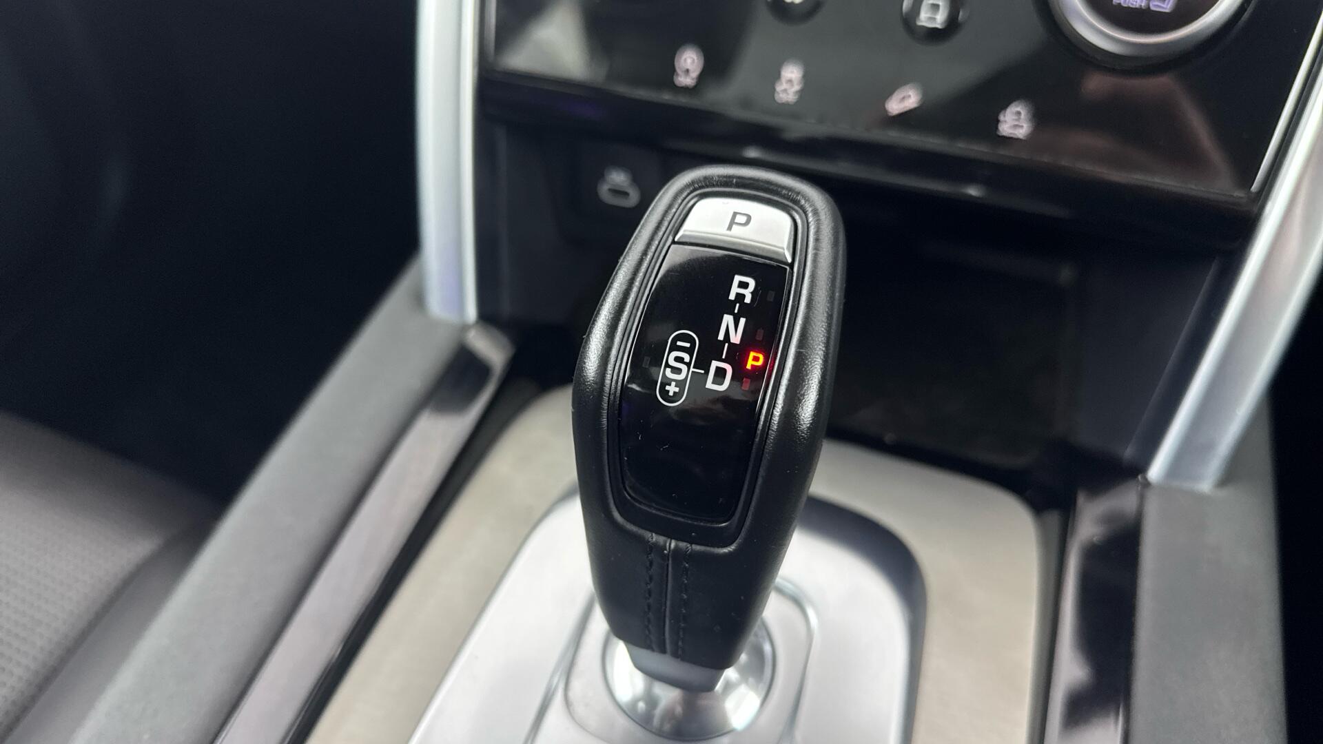 Land Rover Discovery Sport view 28