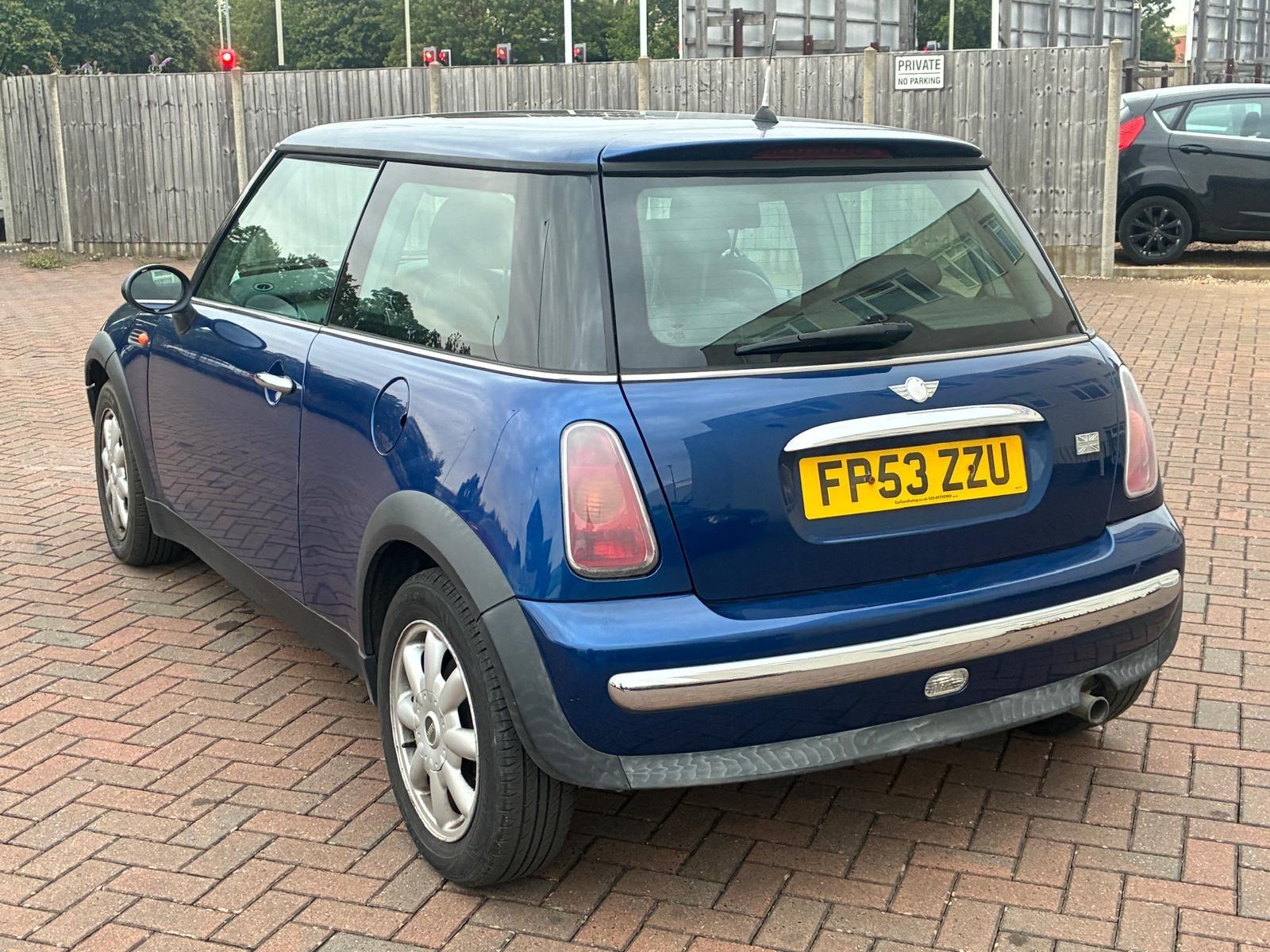 Mini Hatch view 8