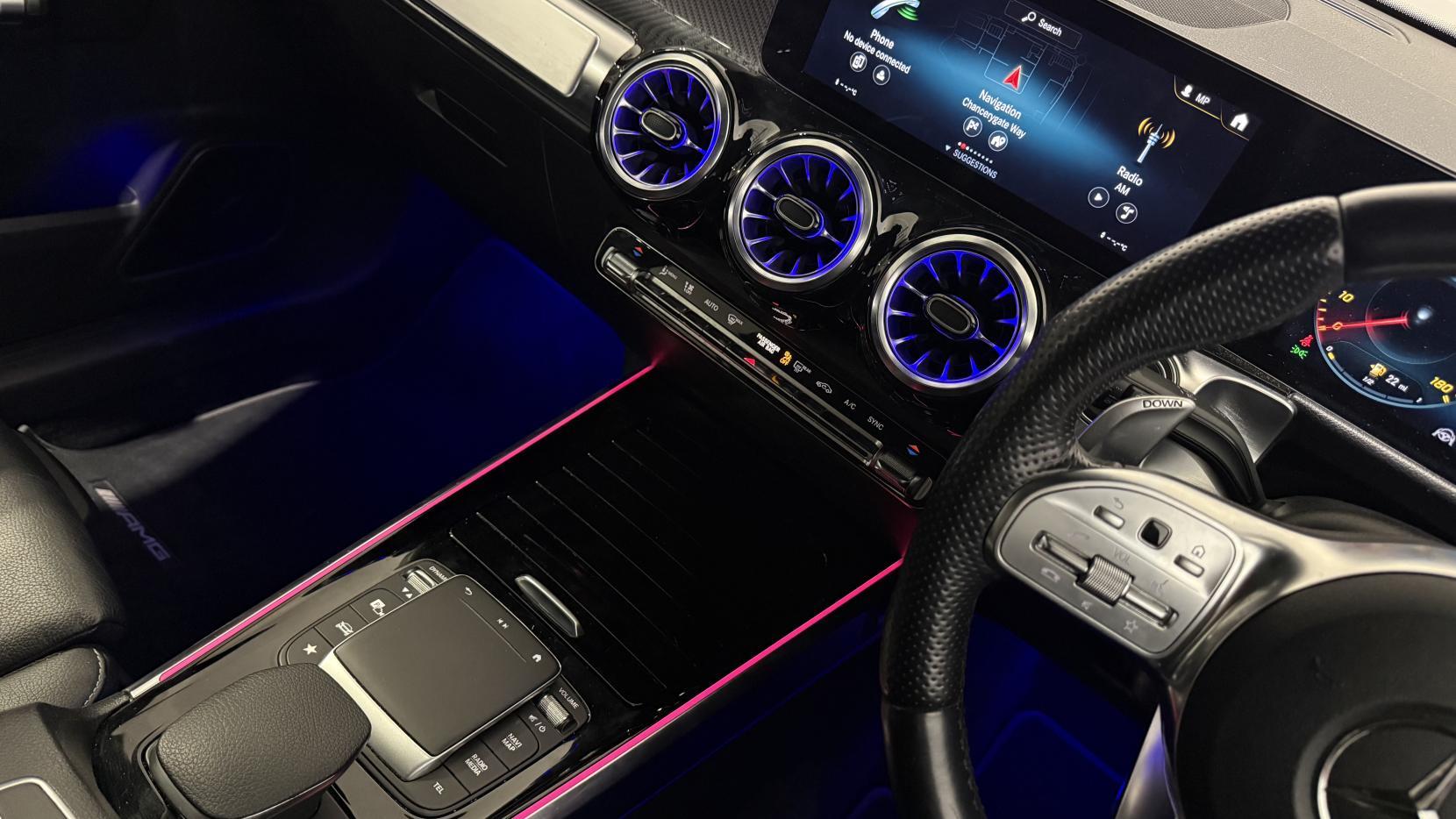 Mercedes-Benz GLB view 30