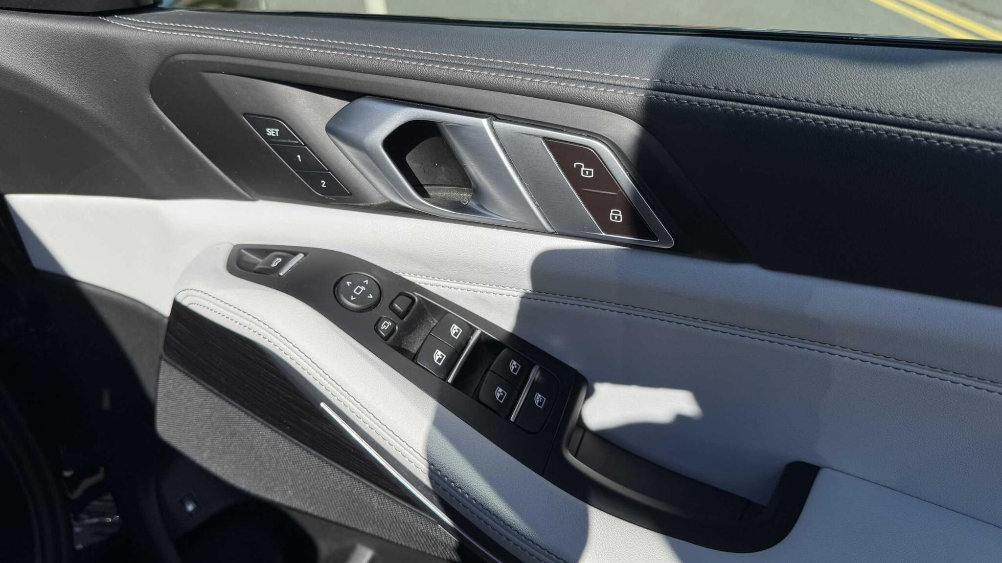 BMW X5 view 25