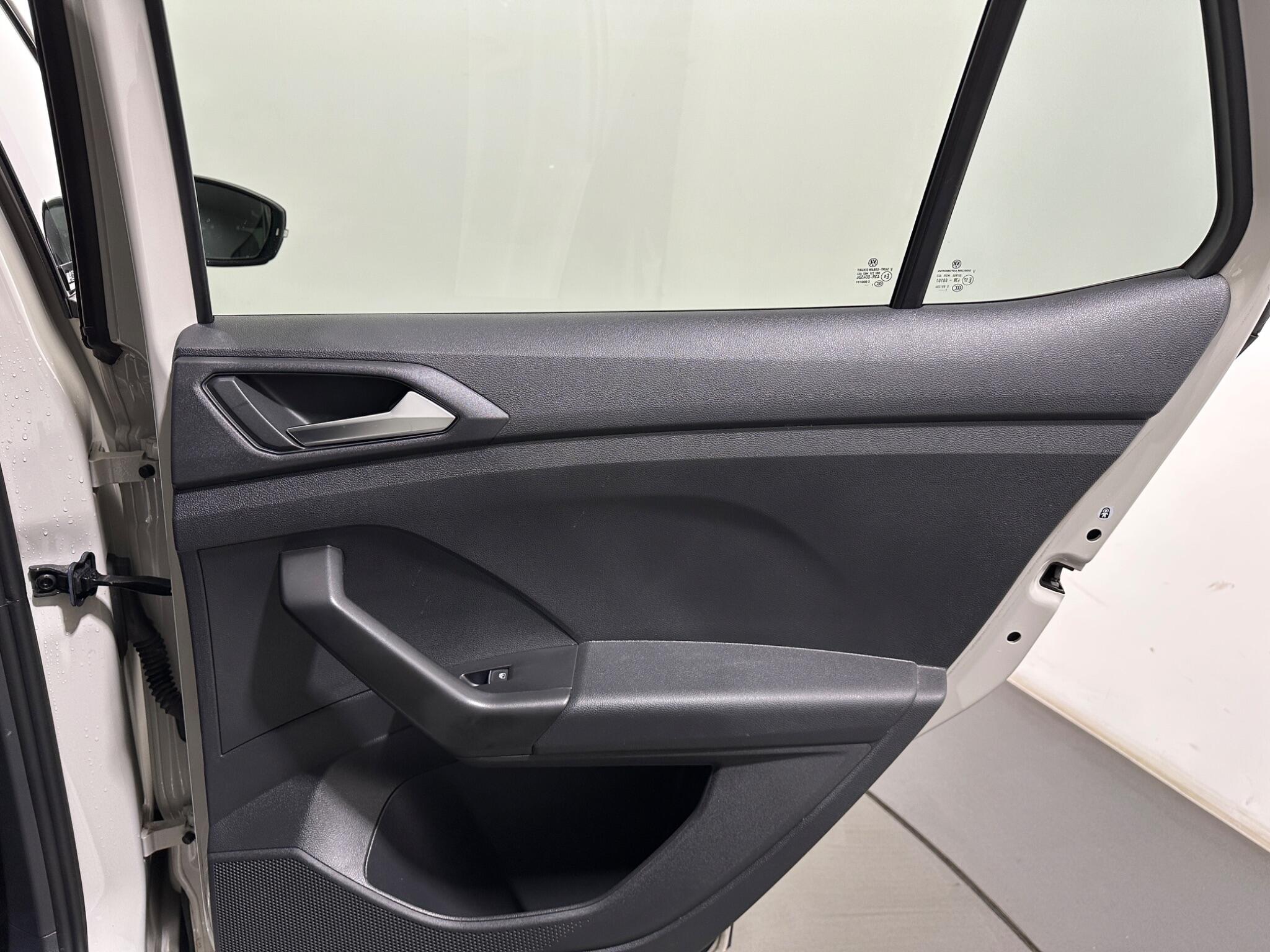 Volkswagen T-Cross view 43