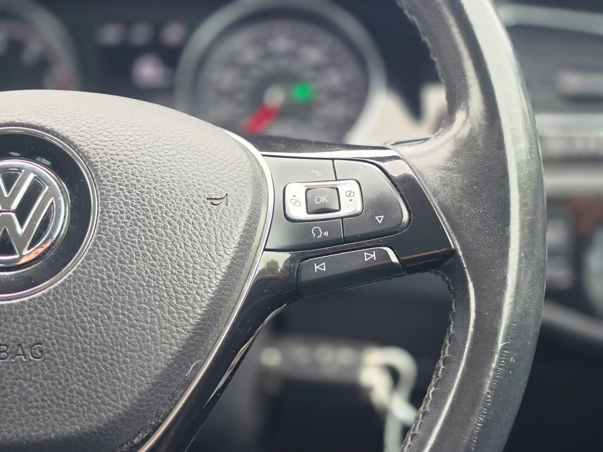 Volkswagen Golf view 14