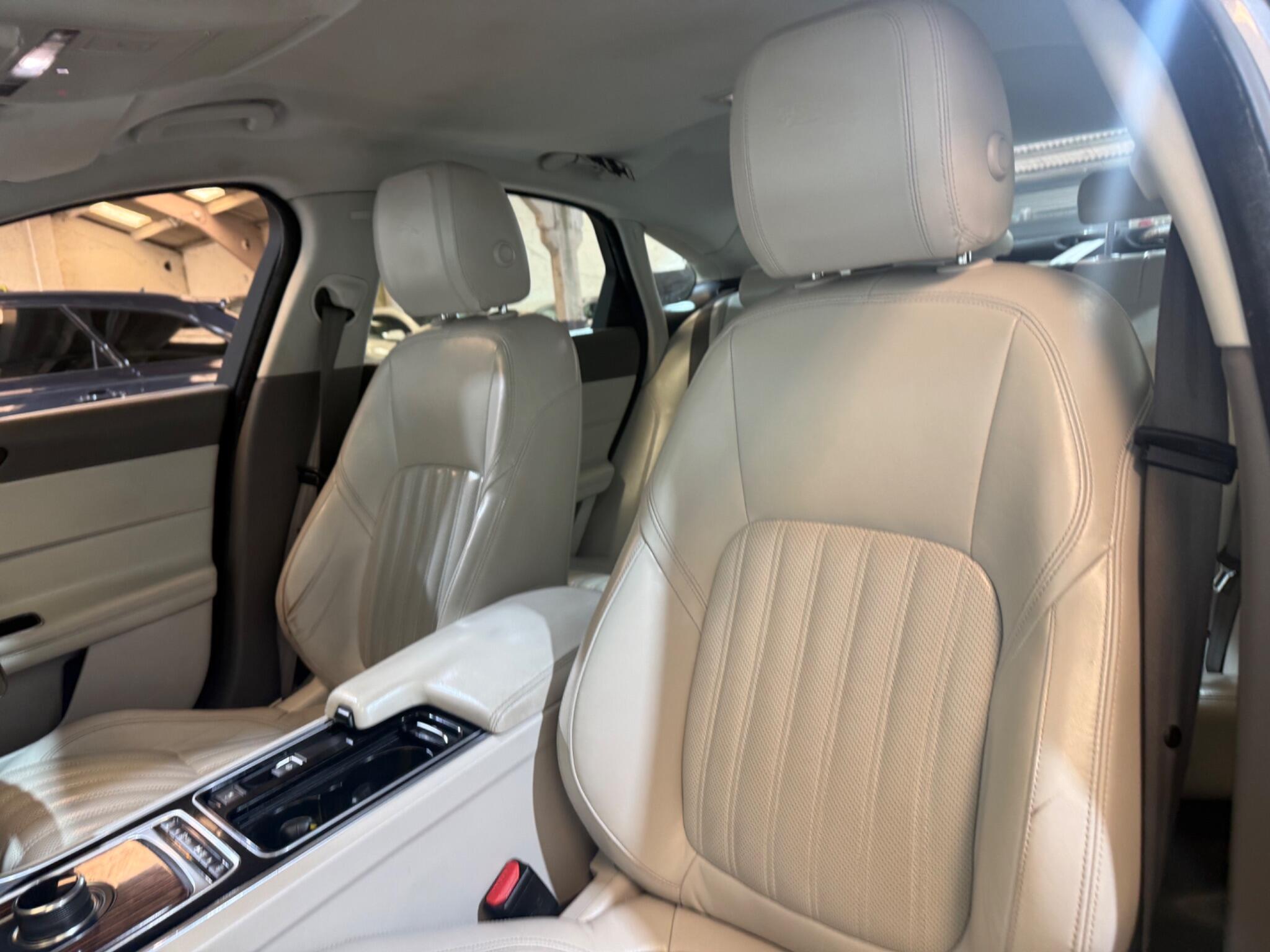 Jaguar XF view 58