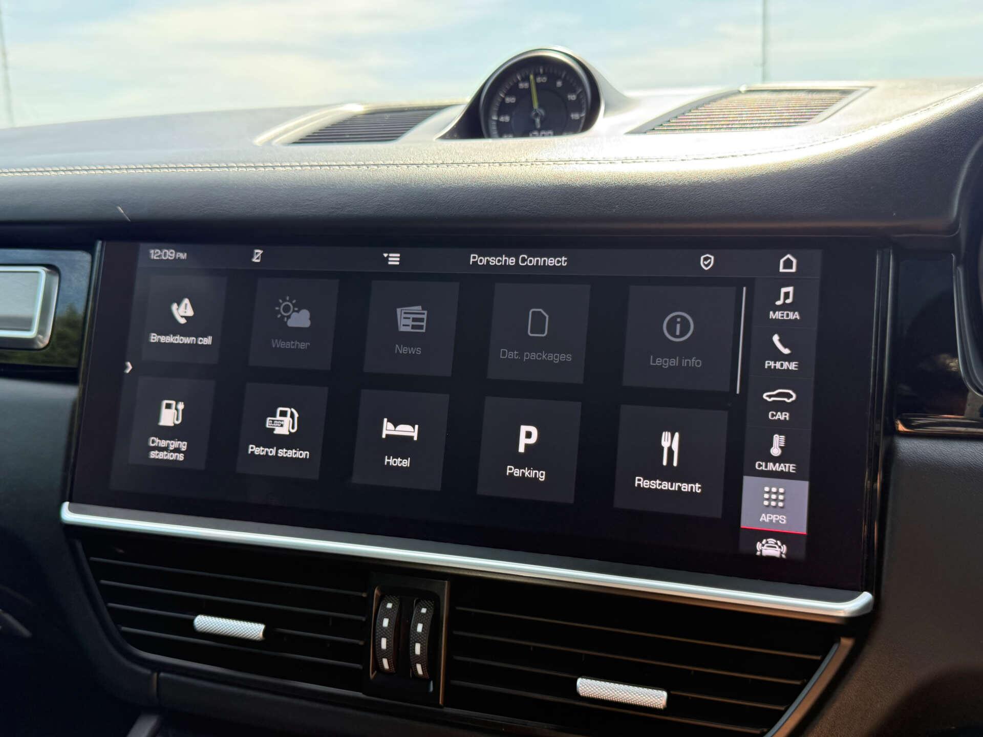 Porsche Cayenne view 59