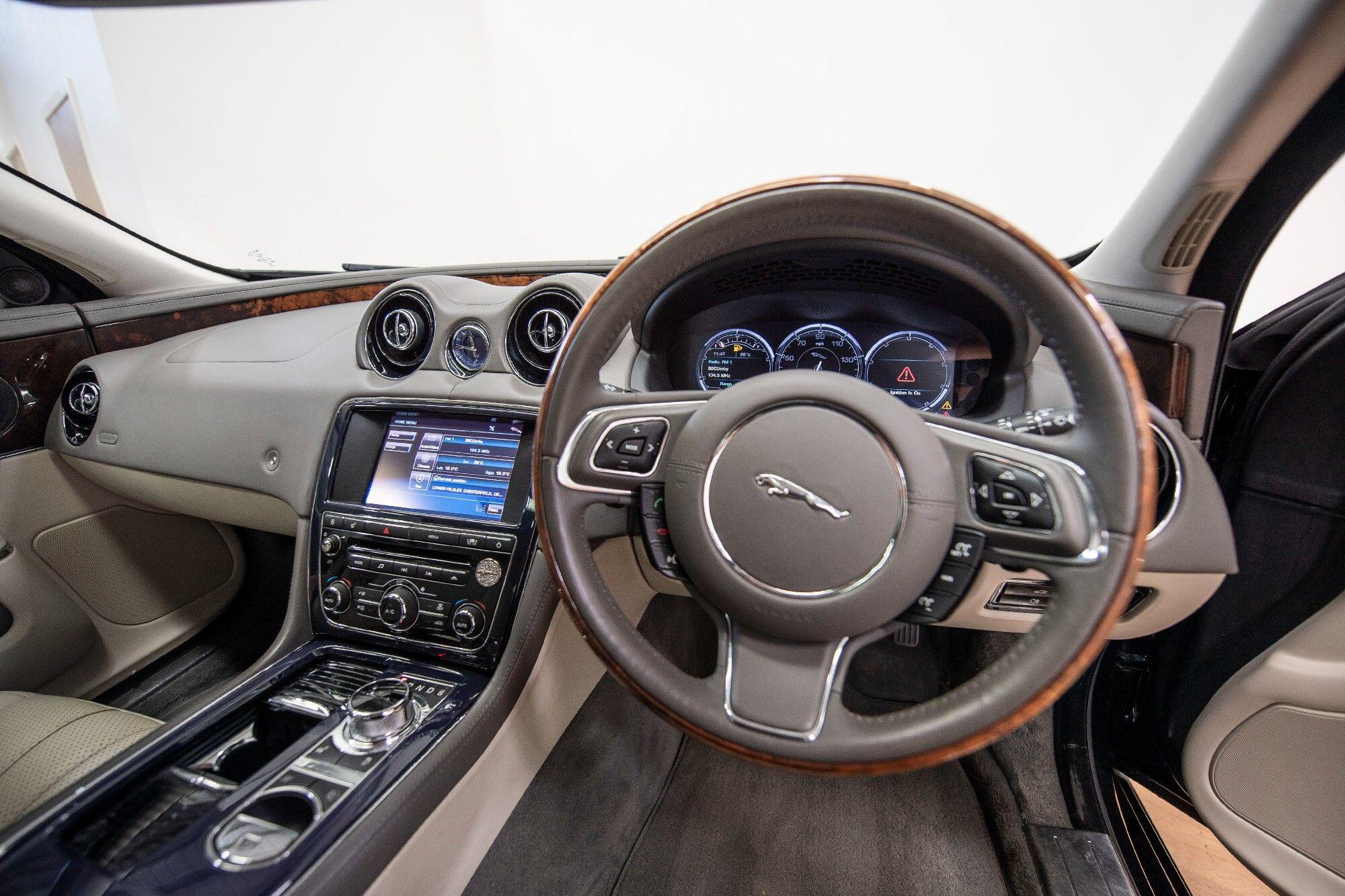 Jaguar XJ view 18