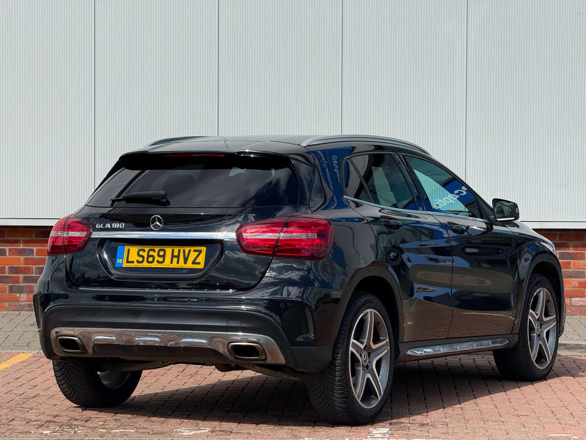 Mercedes-Benz Gla view 11