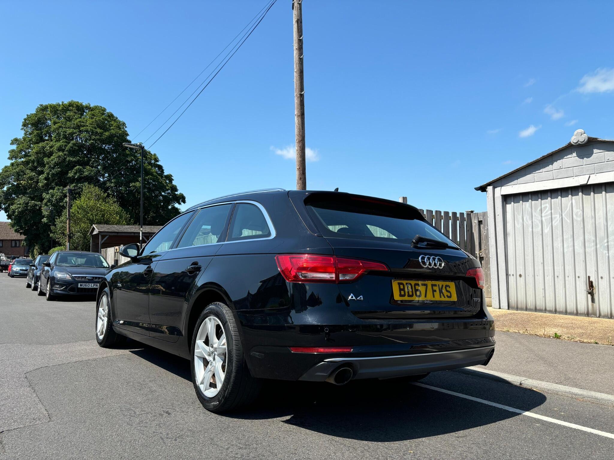 Audi A4 Avant view 5