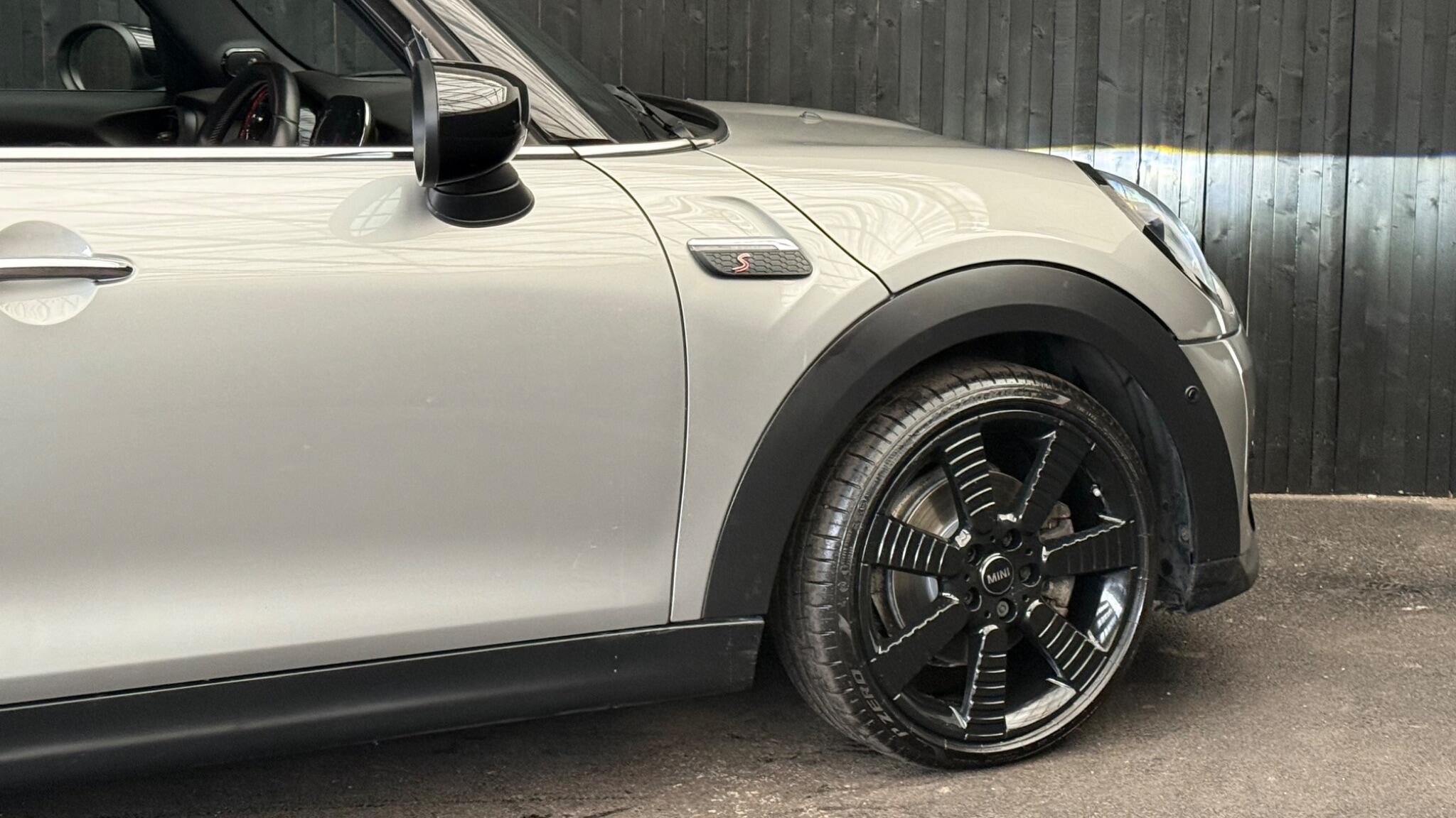 Mini Hatch view 14