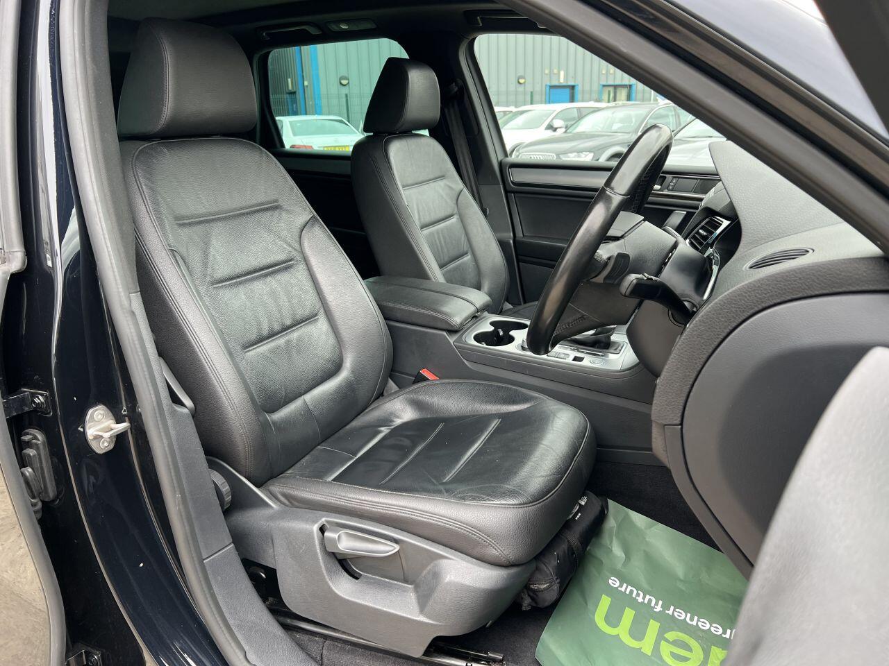 Volkswagen Touareg view 17