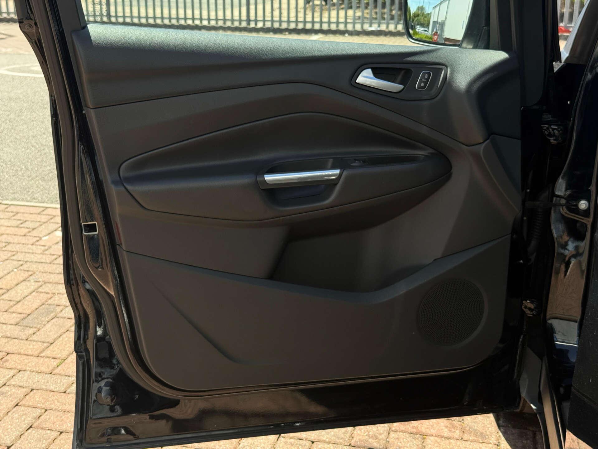 Ford Kuga view 40