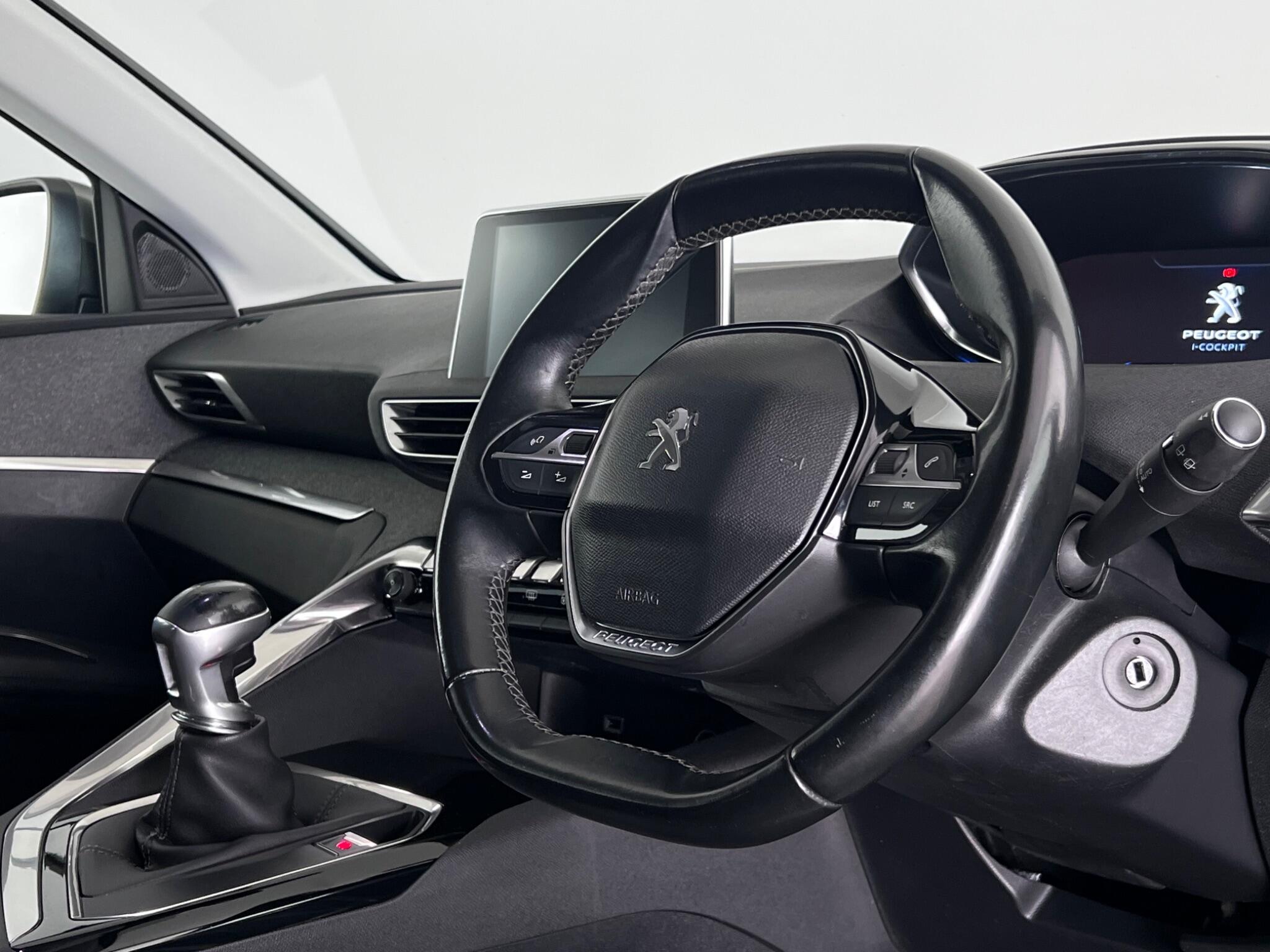 Peugeot 3008 view 3