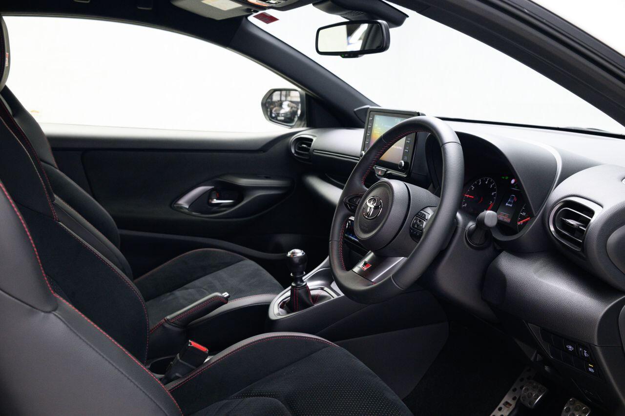 Toyota Yaris view 3