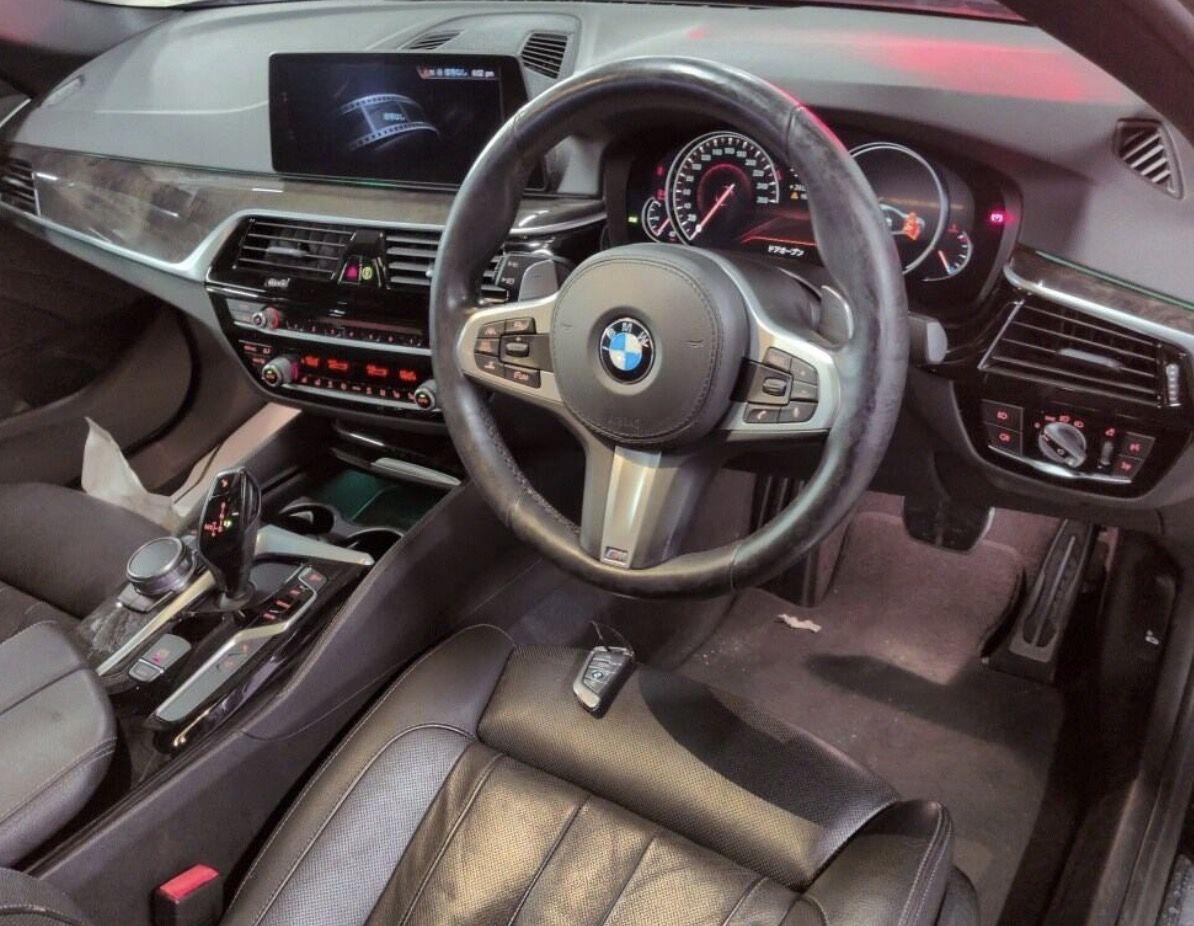 BMW 5 Series view 6