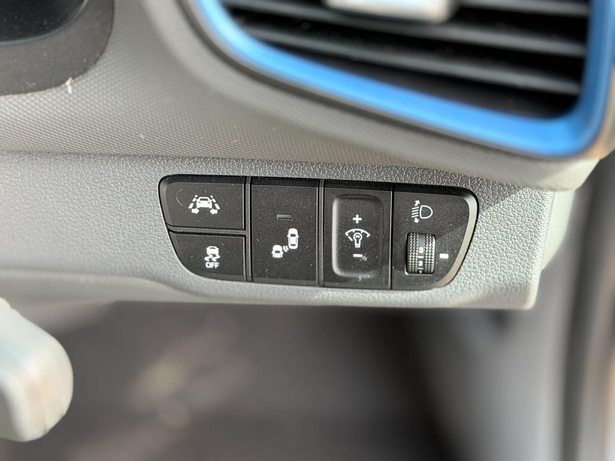 Hyundai Ioniq view 38