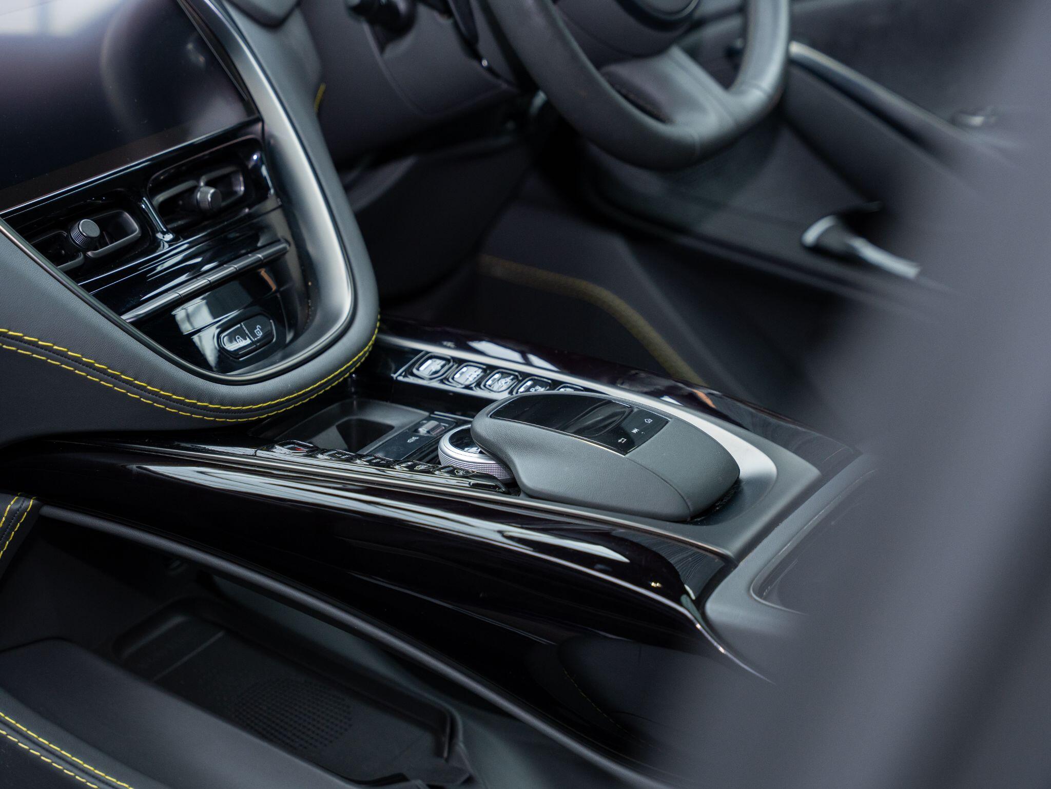 Aston Martin DBX view 35
