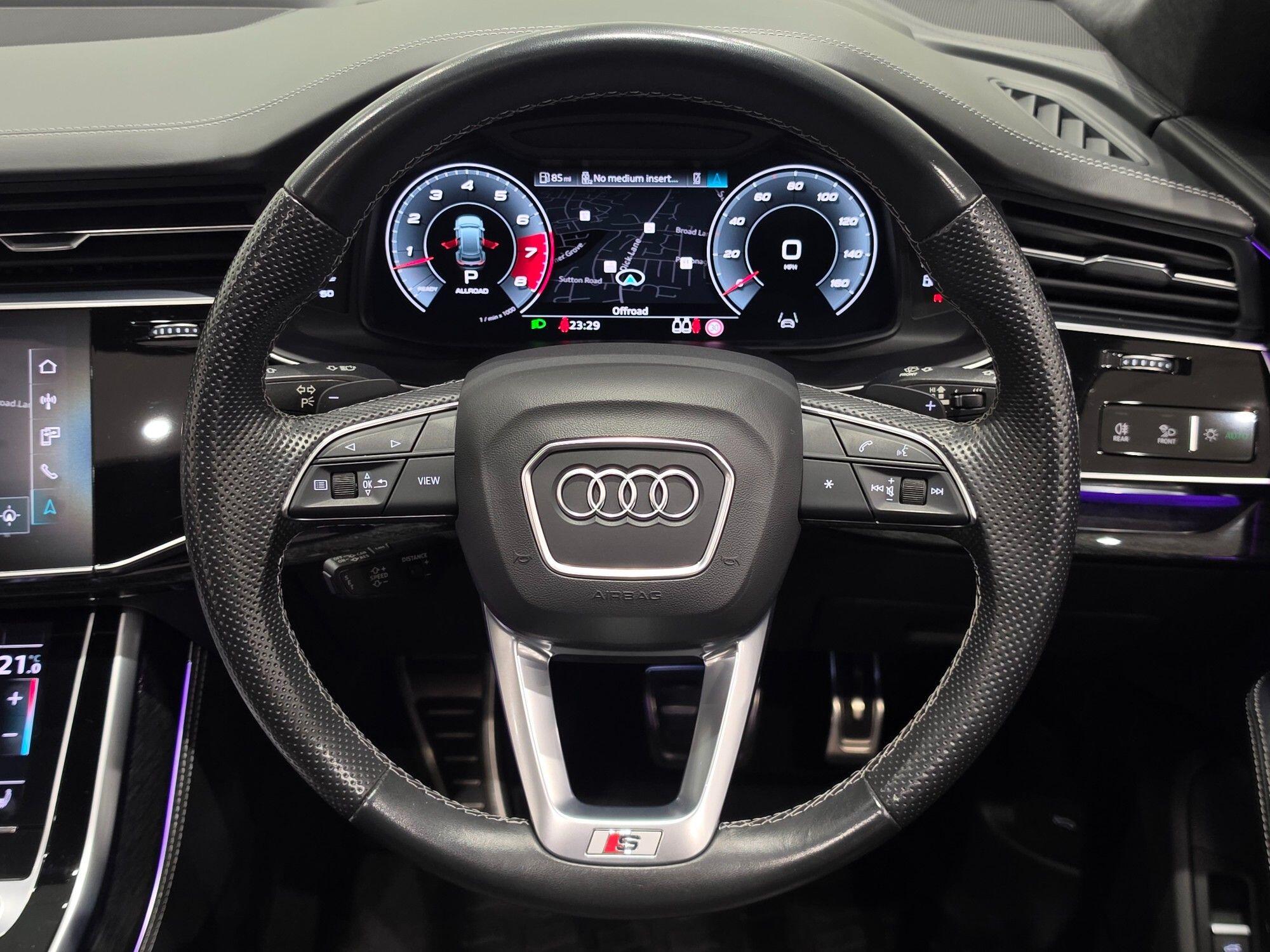 Audi Q8 view 29