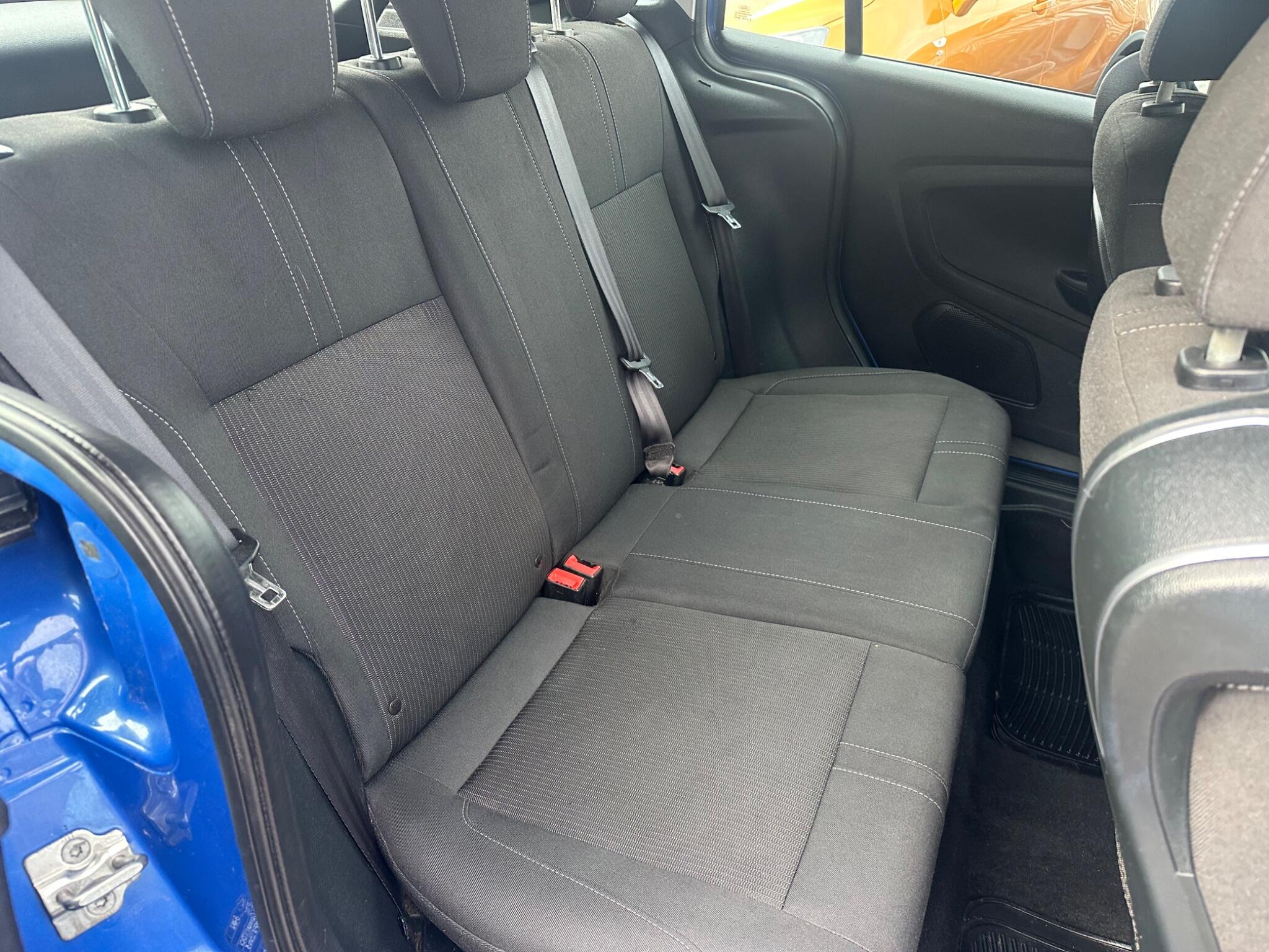 Ford B-Max view 16