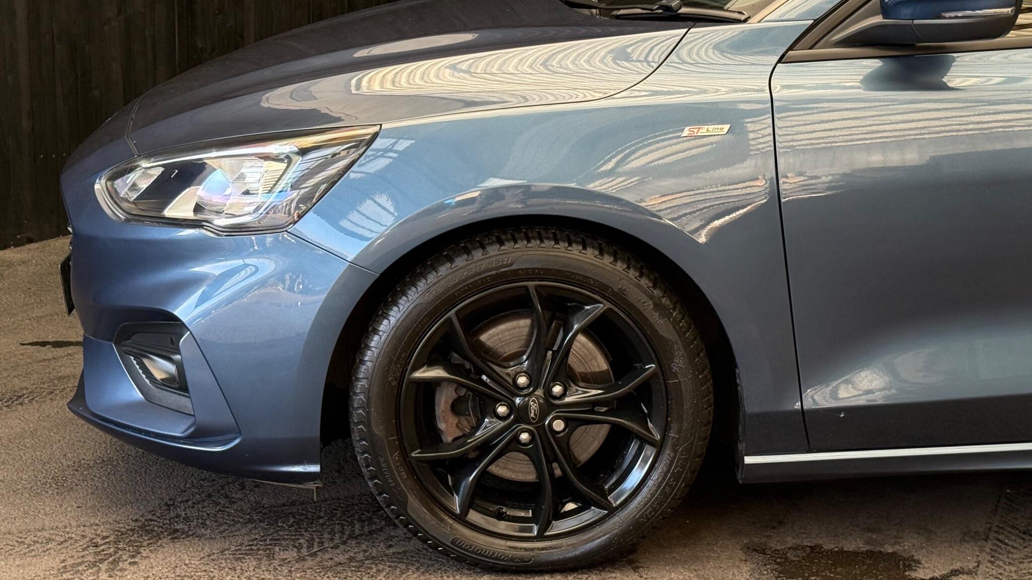 Ford Focus view 8