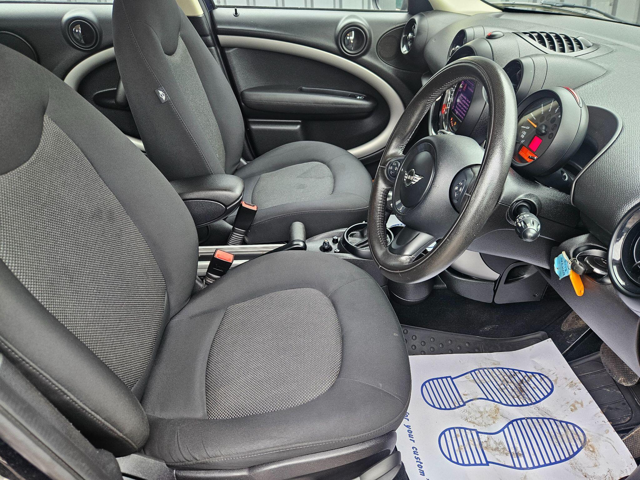 2016 MINI Countryman image 15