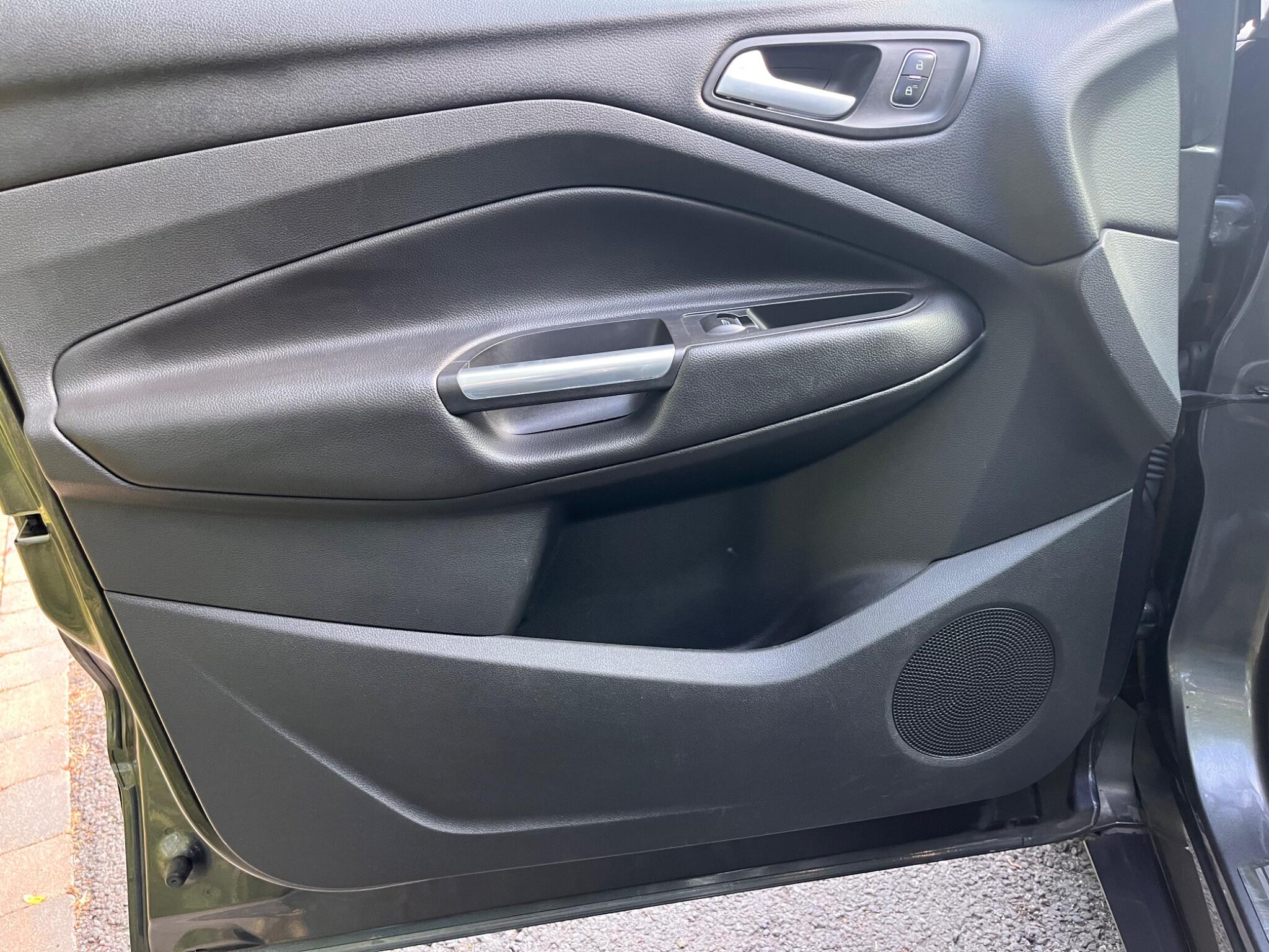 Ford Kuga view 31