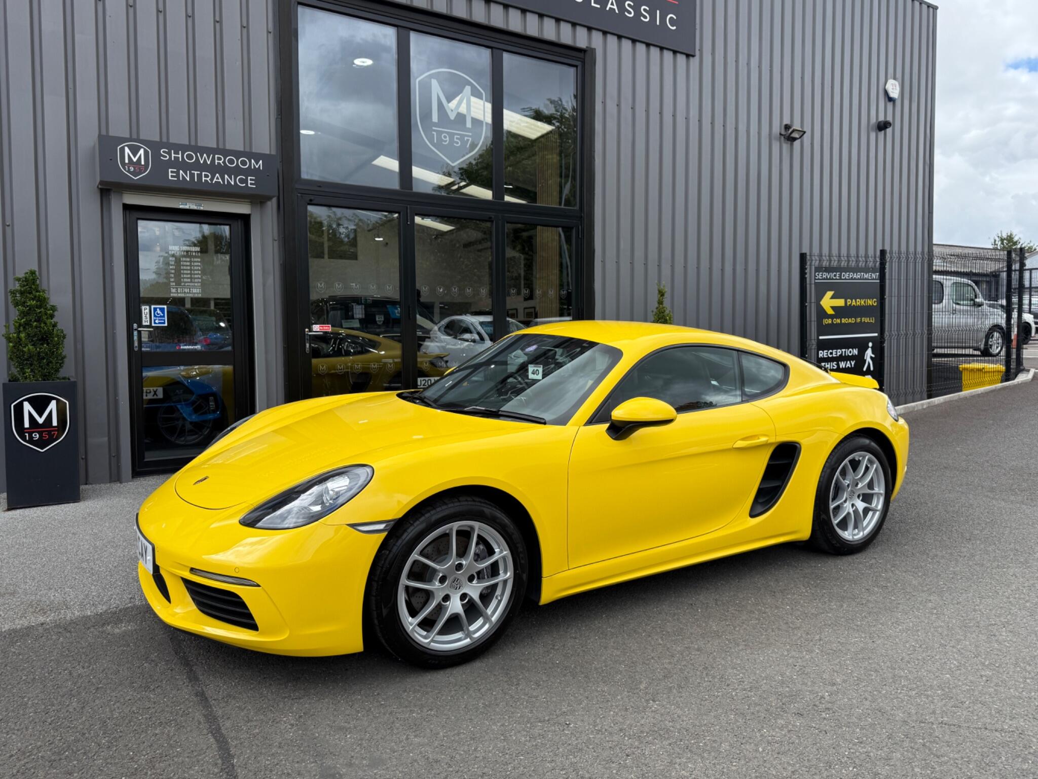 Porsche 718 Cayman view 11