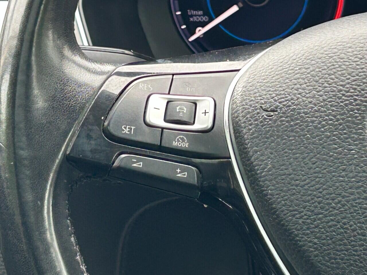 Volkswagen Passat view 26