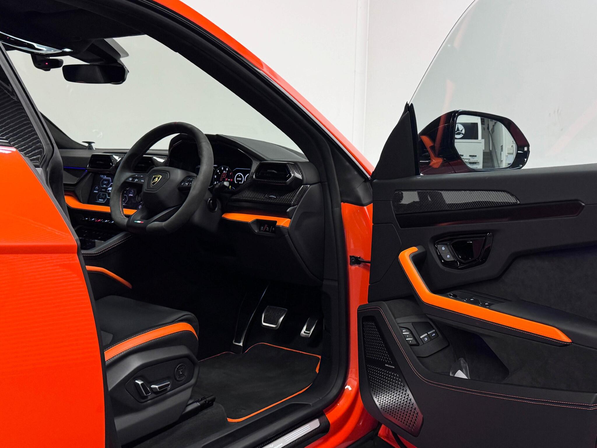 Lamborghini Urus view 42