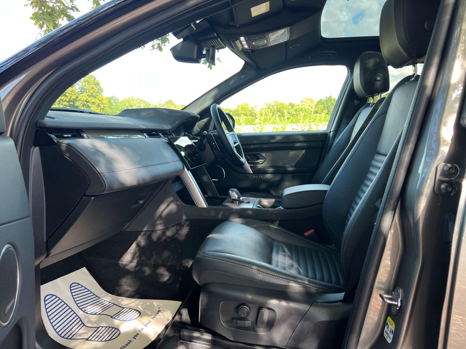 Land Rover Discovery Sport view 36