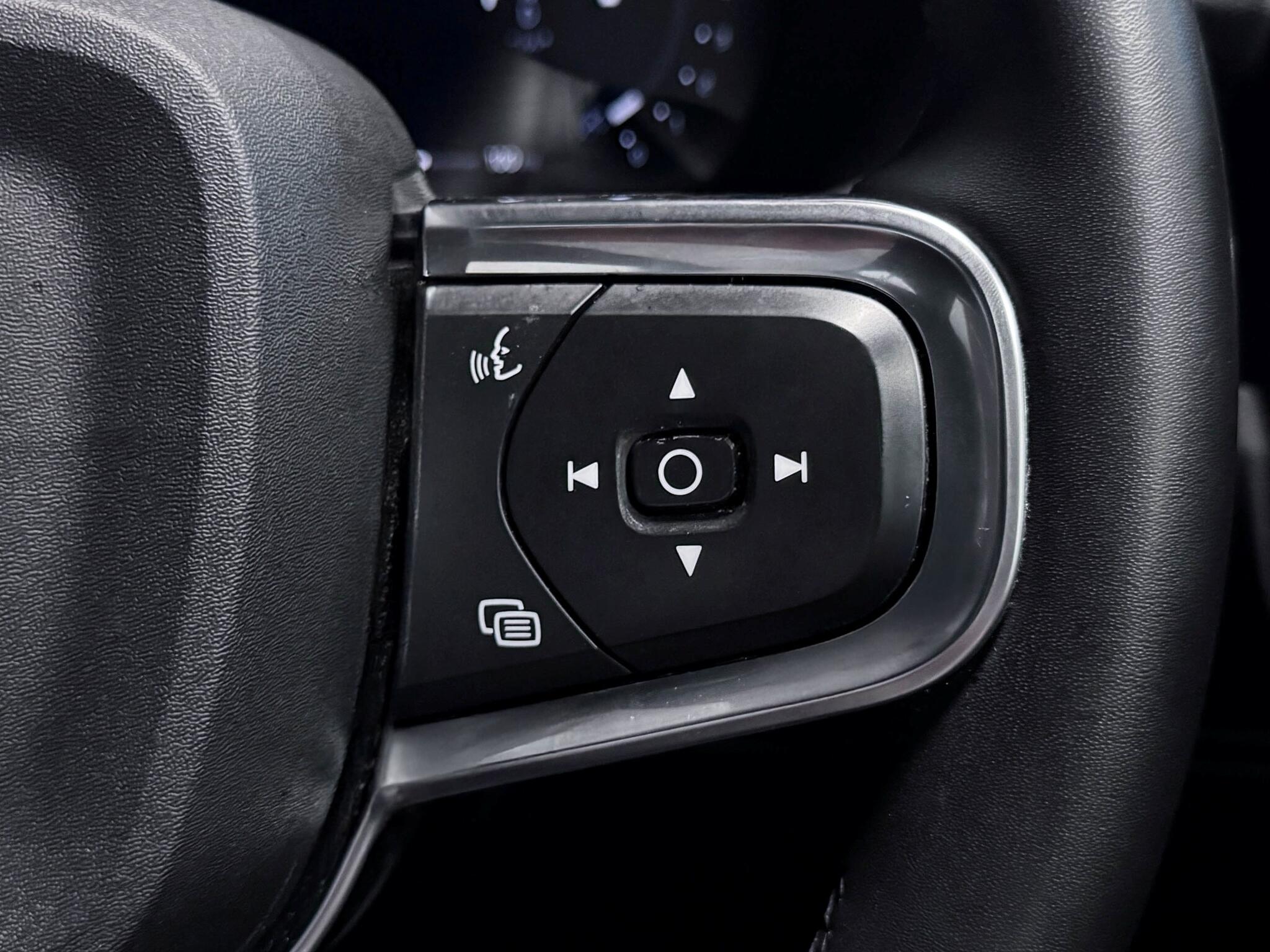 Volvo XC40 view 36