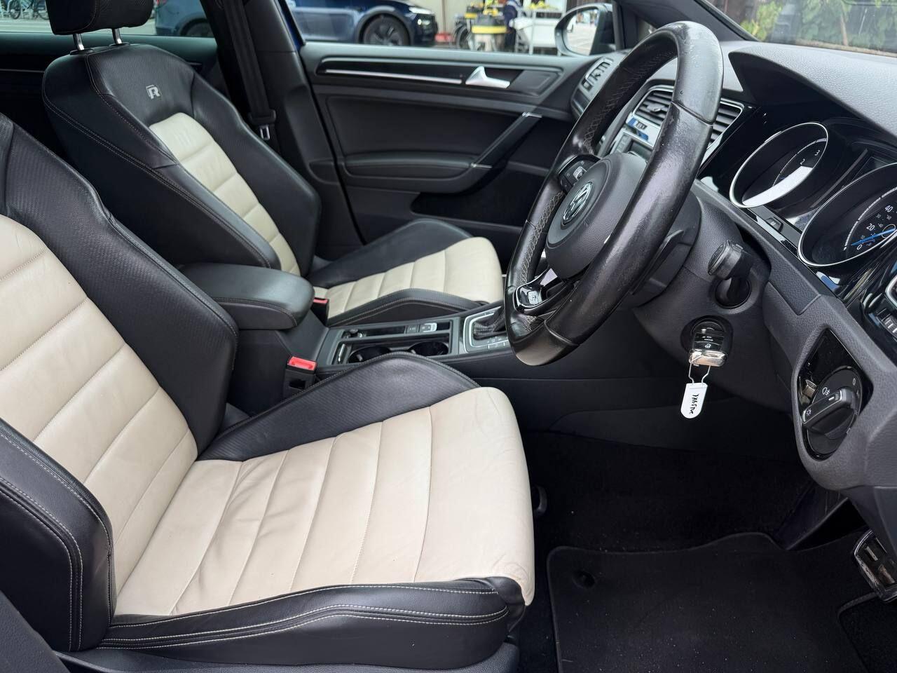 Volkswagen Golf view 11