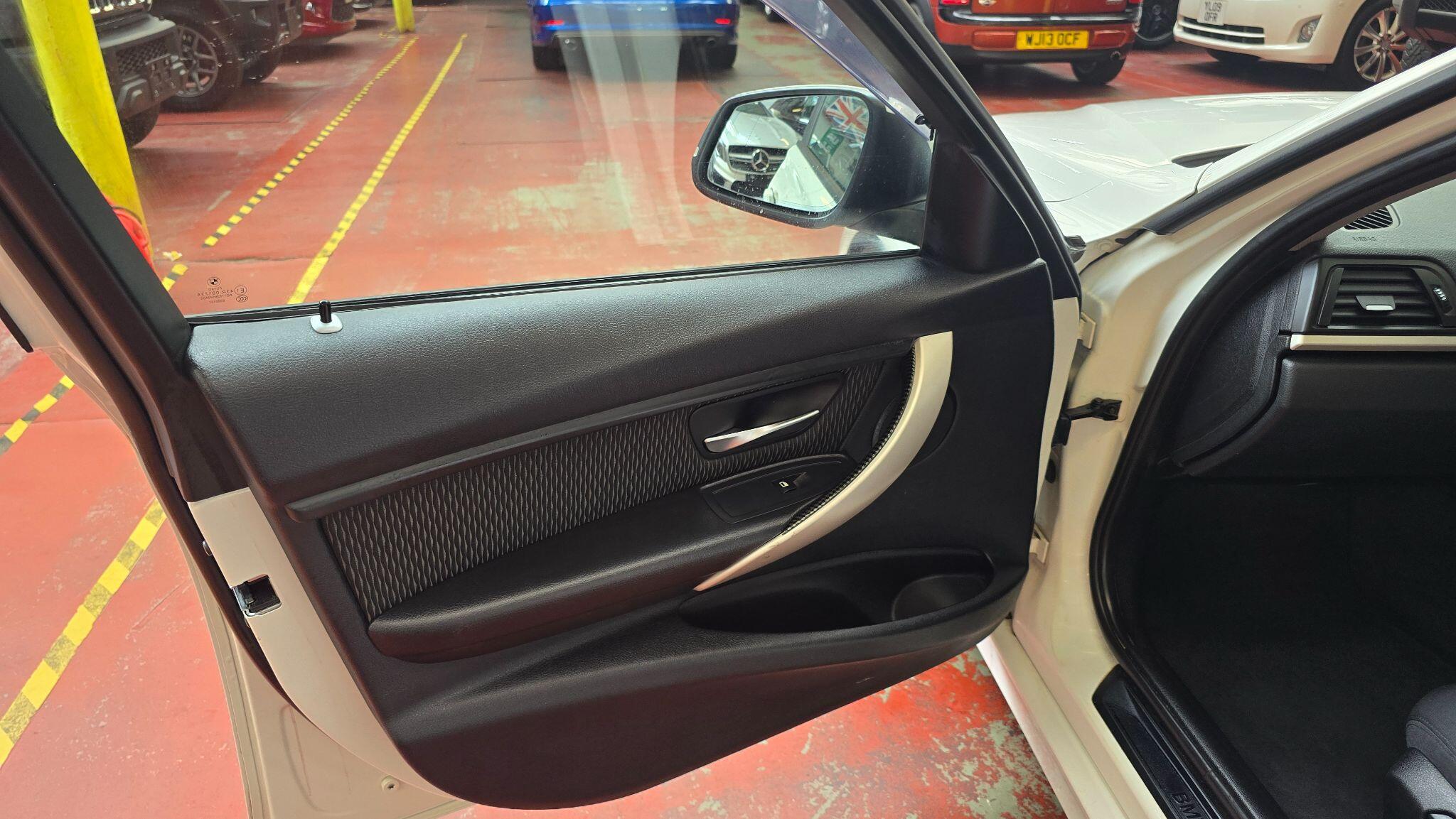 BMW 3 Series view 19