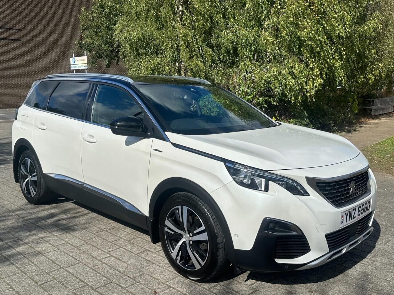Peugeot 5008 view 5