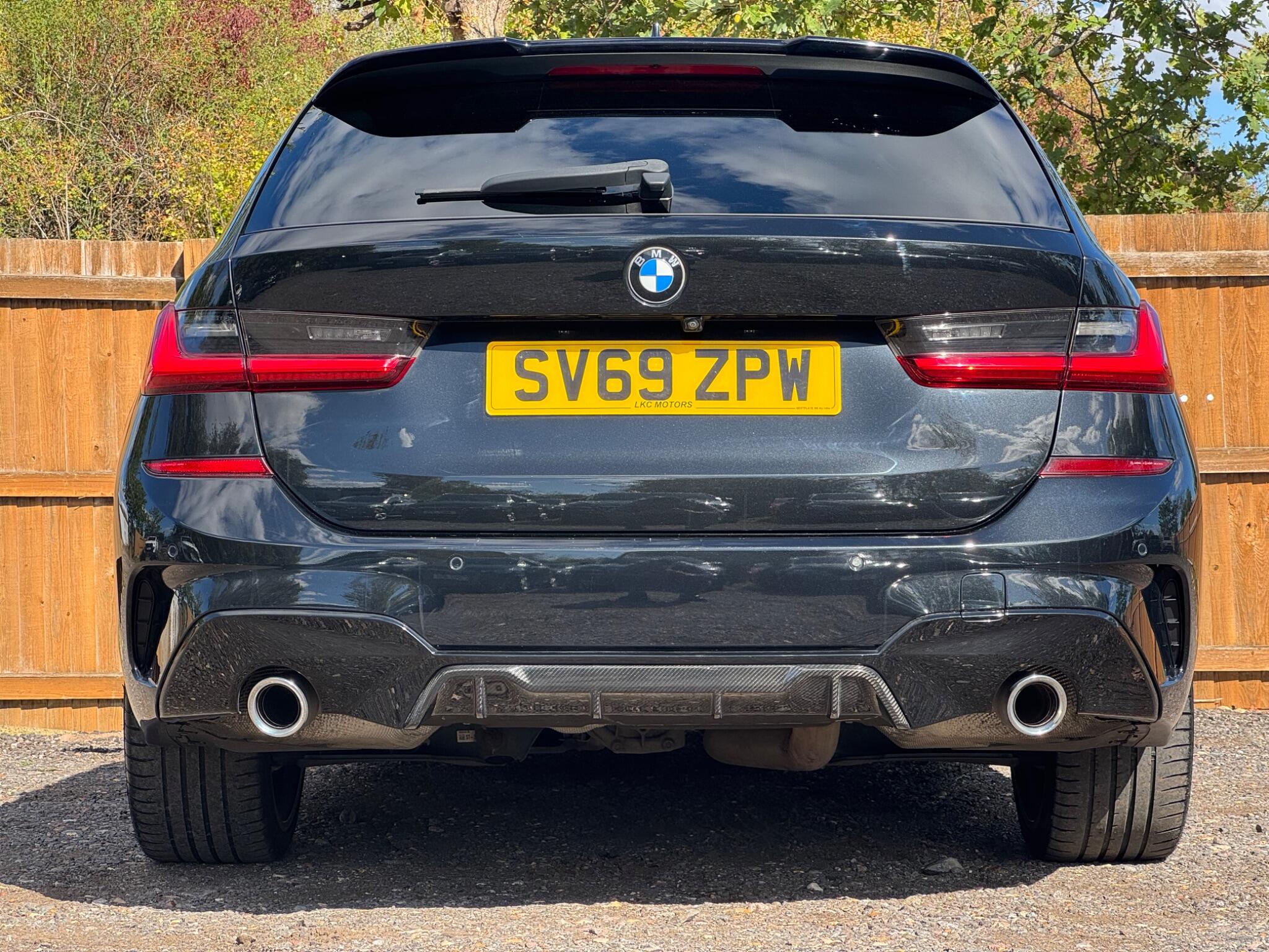 BMW 3 Series view 11