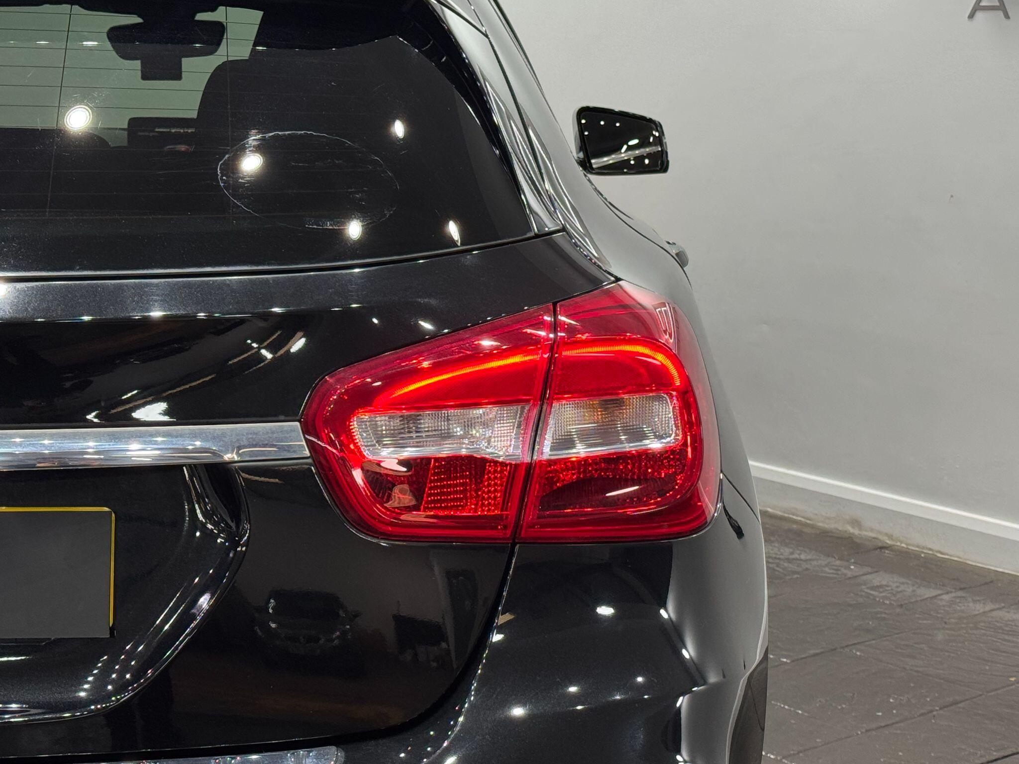 Mercedes-Benz Gla view 24
