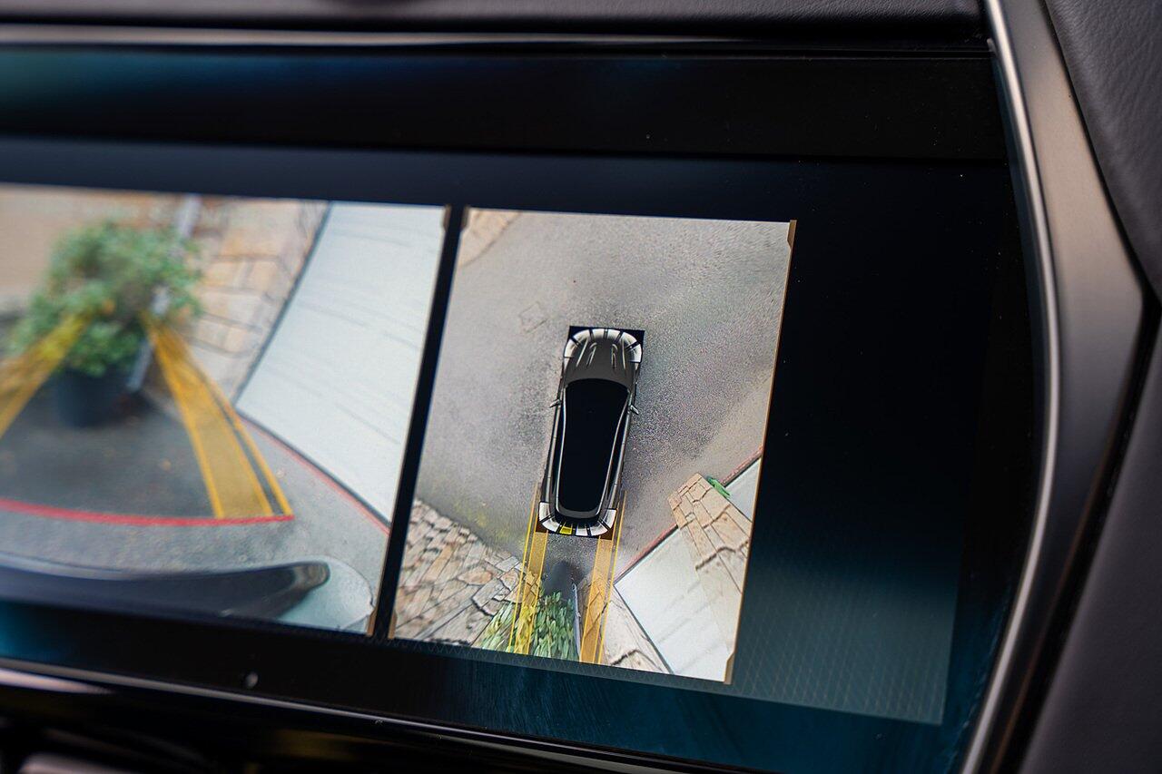 Aston Martin DBX view 89