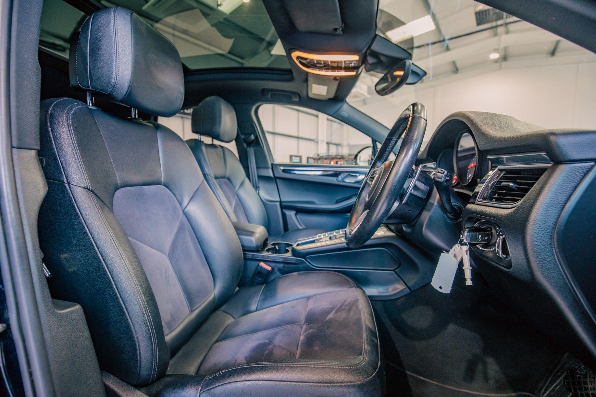Porsche Macan view 3
