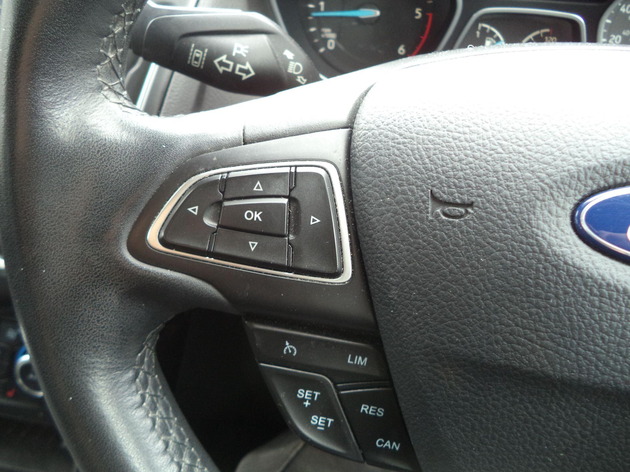 Ford Focus view 42