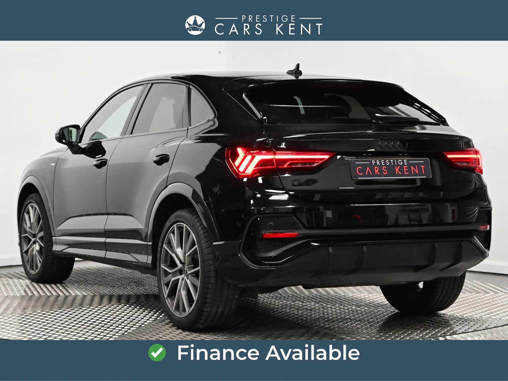 Audi Q3 view 3