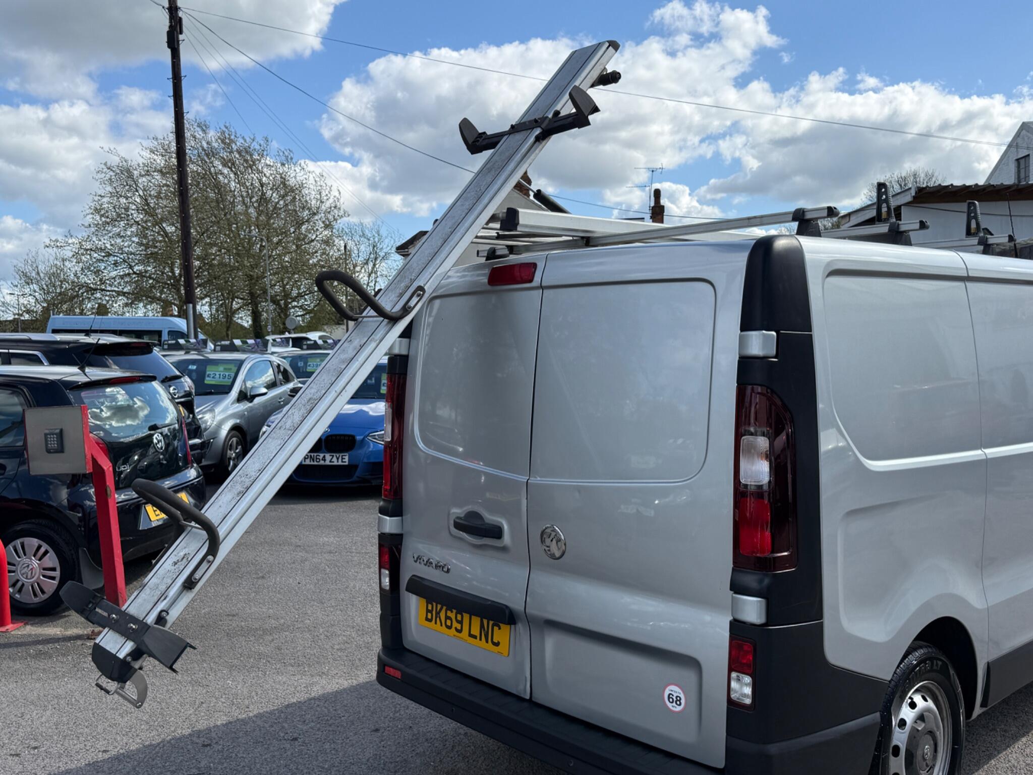 Vauxhall Vivaro - Image 27
