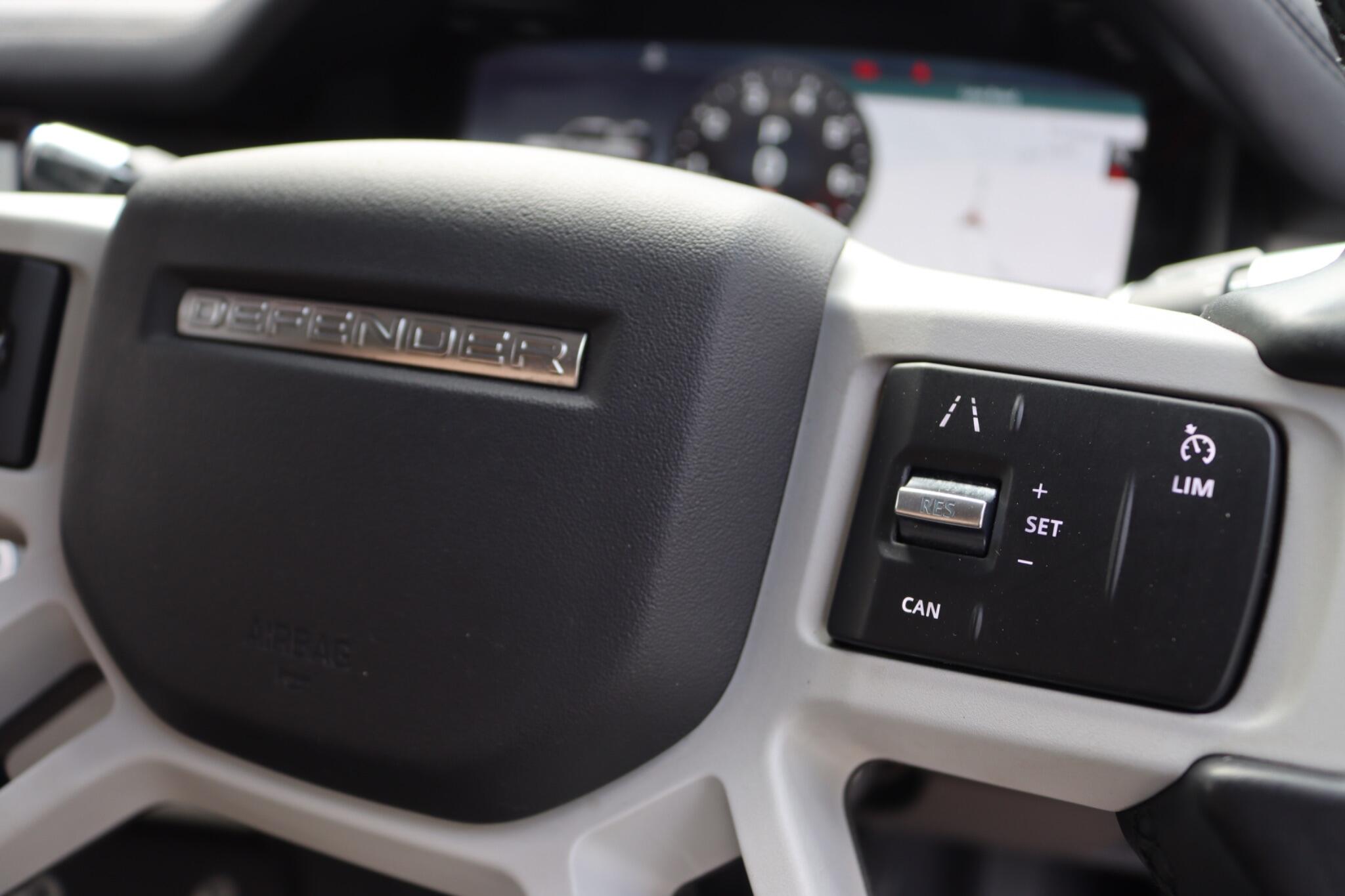 Land Rover Defender view 36