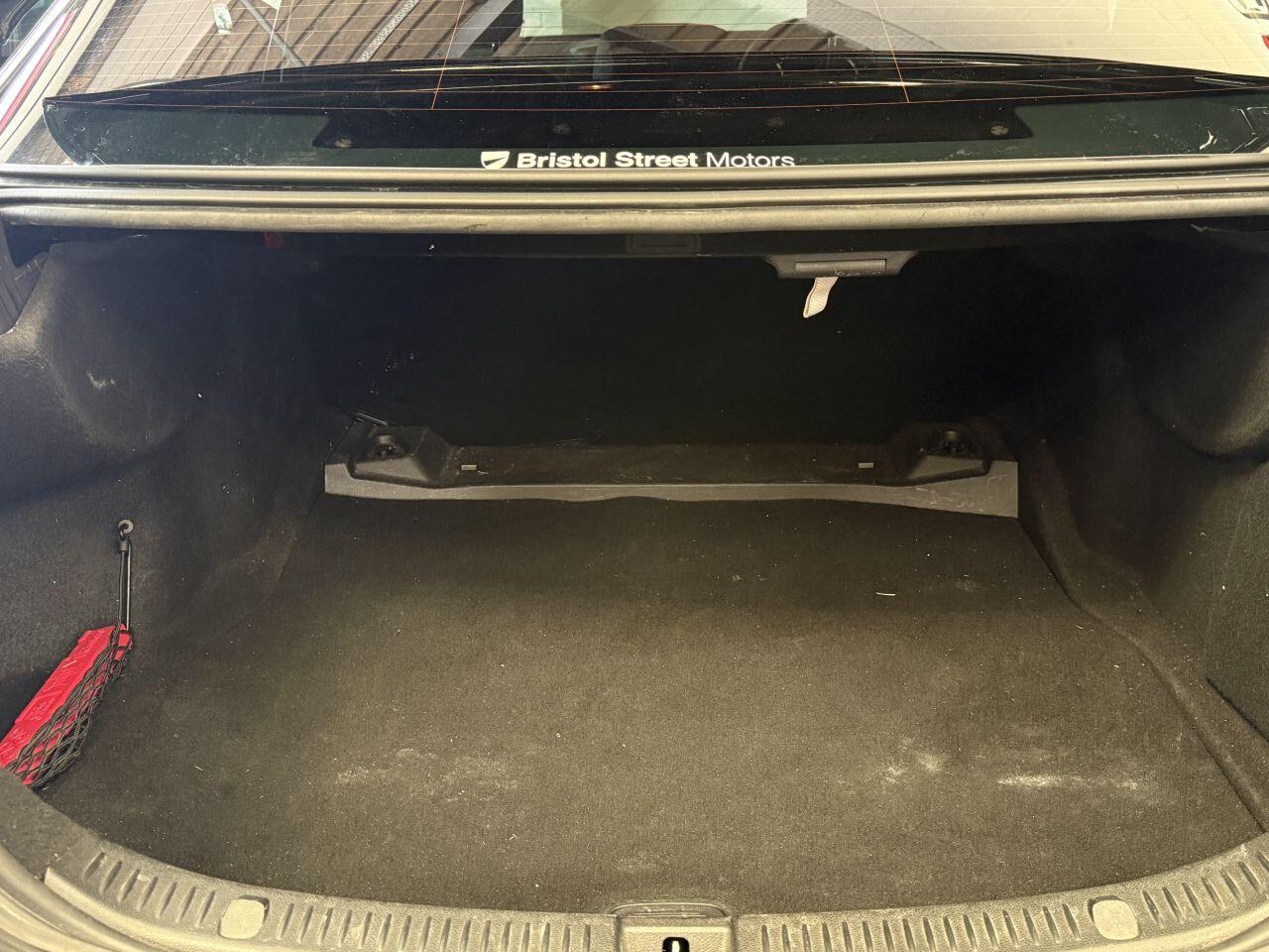 Mercedes-Benz E Class view 17